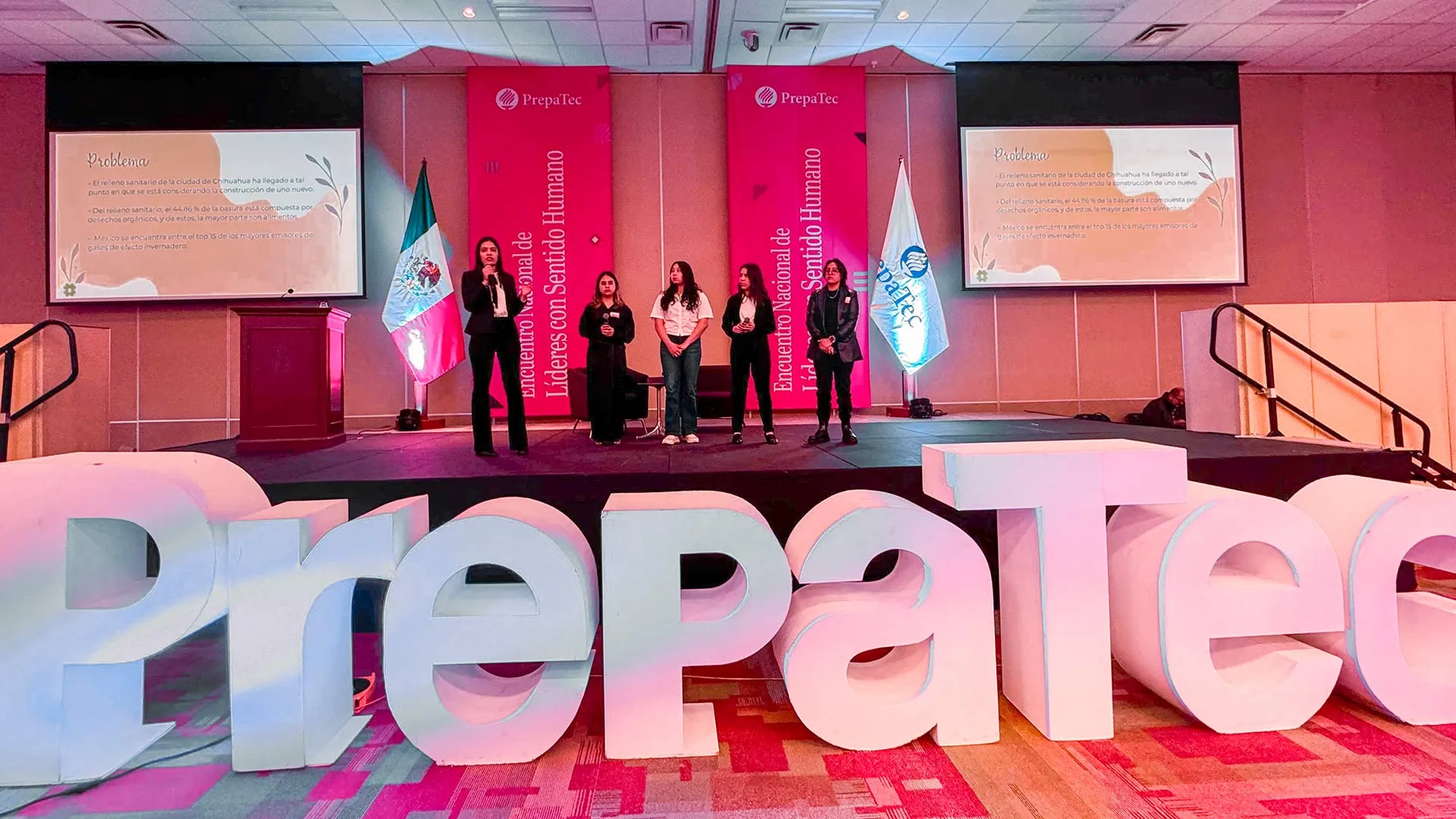 Alumnas del Tec triunfan en encuentro nacional de liderazgo y minecraft