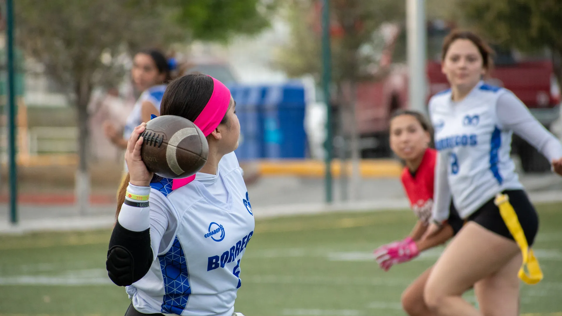 Equipo femenil de tochito en torneo nacional