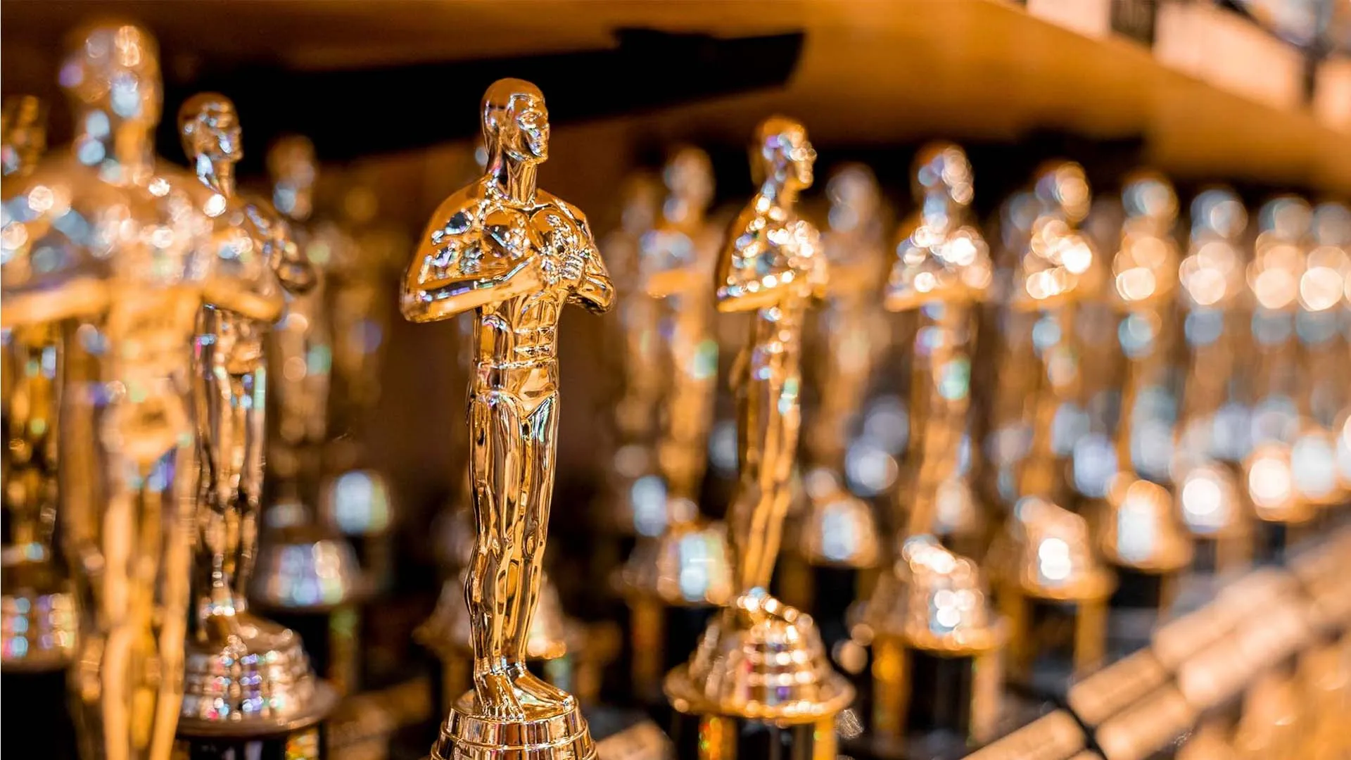 estante de estatuillas de los premios Óscar 2024