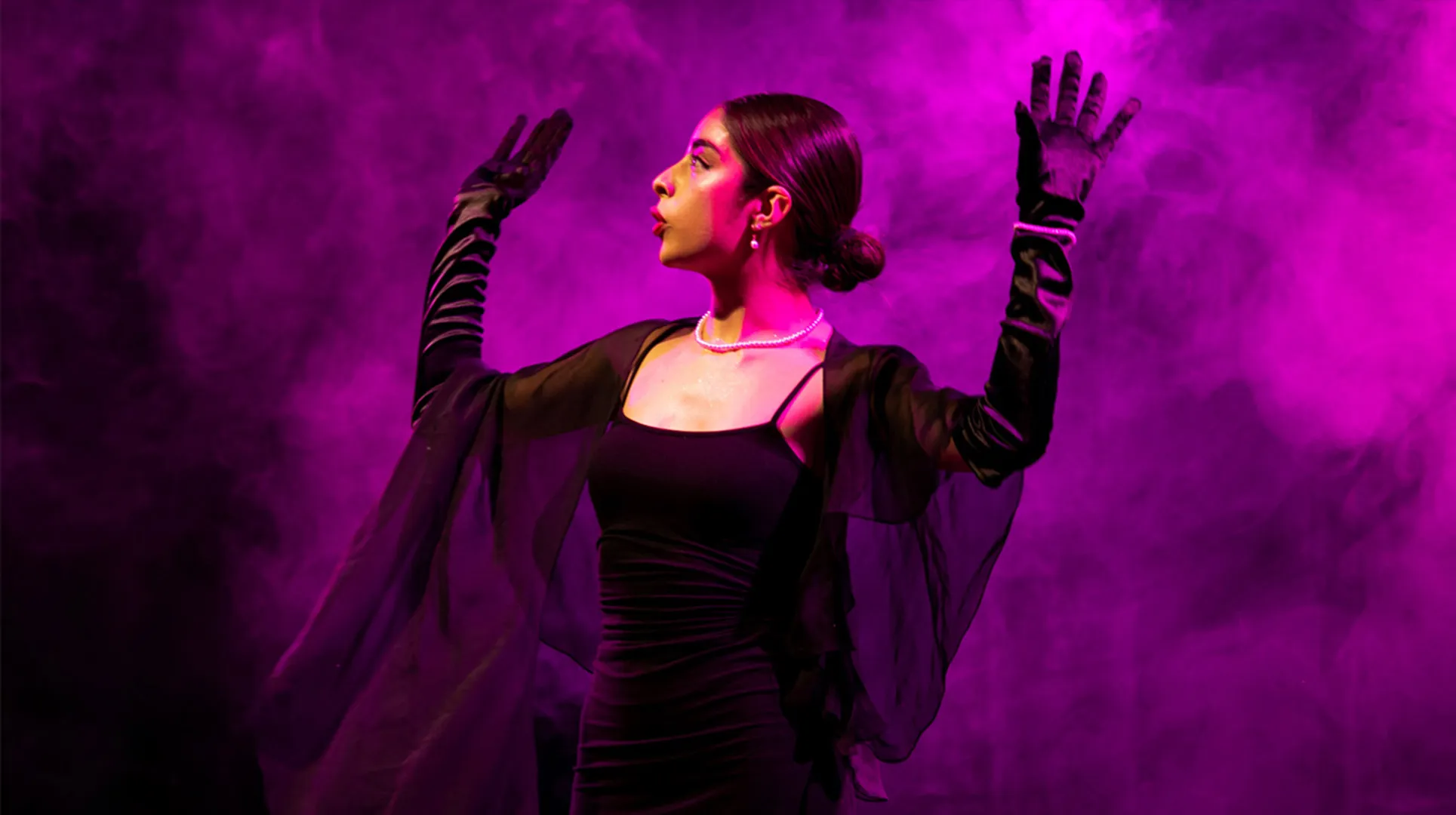 Representante de la compañia de teatro en la eliminatoria local del Festival de Monologos para VibrArt