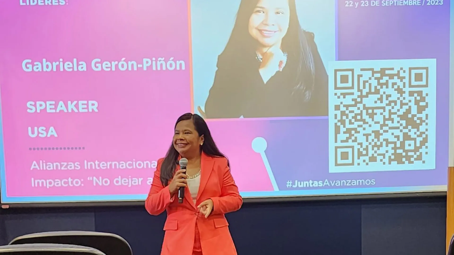 Premian su labor por conectar universidades con innovación educativa