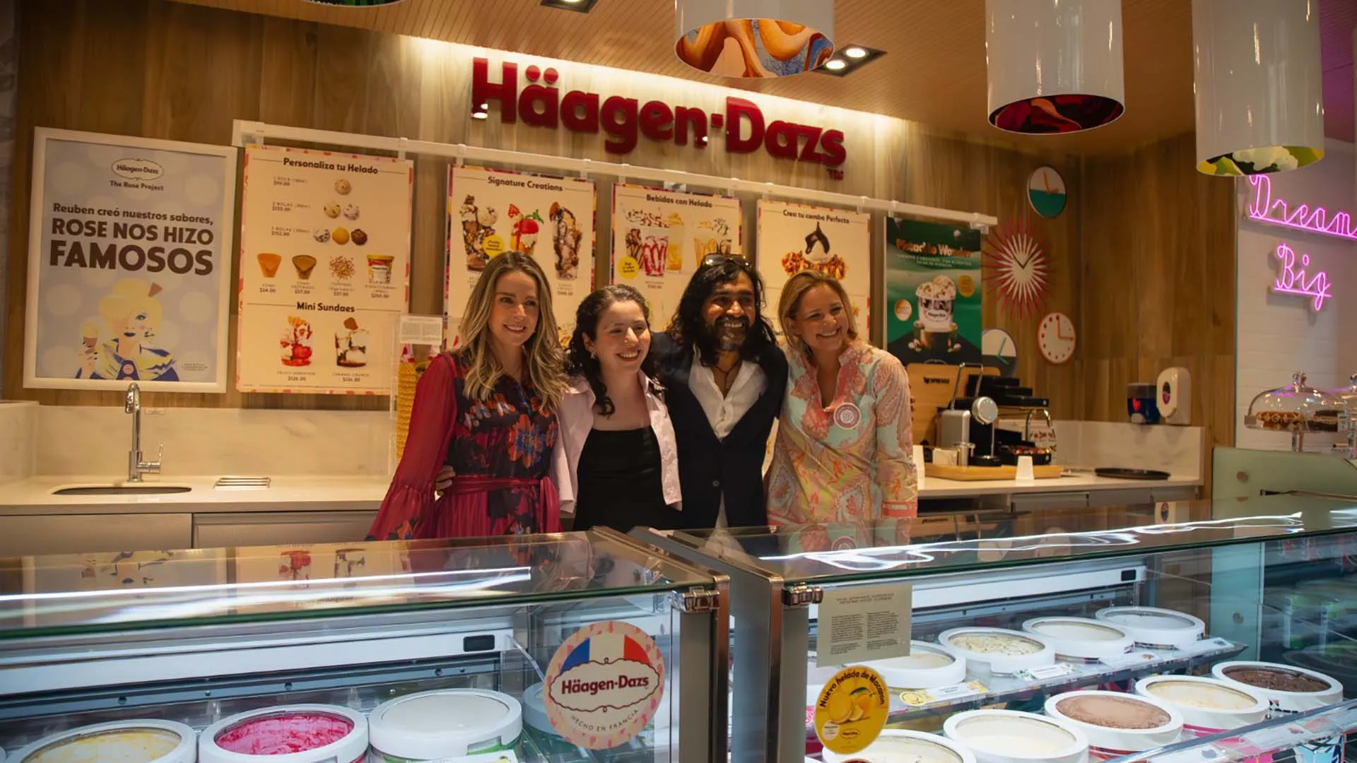 Karol con el crew de Häagen-Dazs
