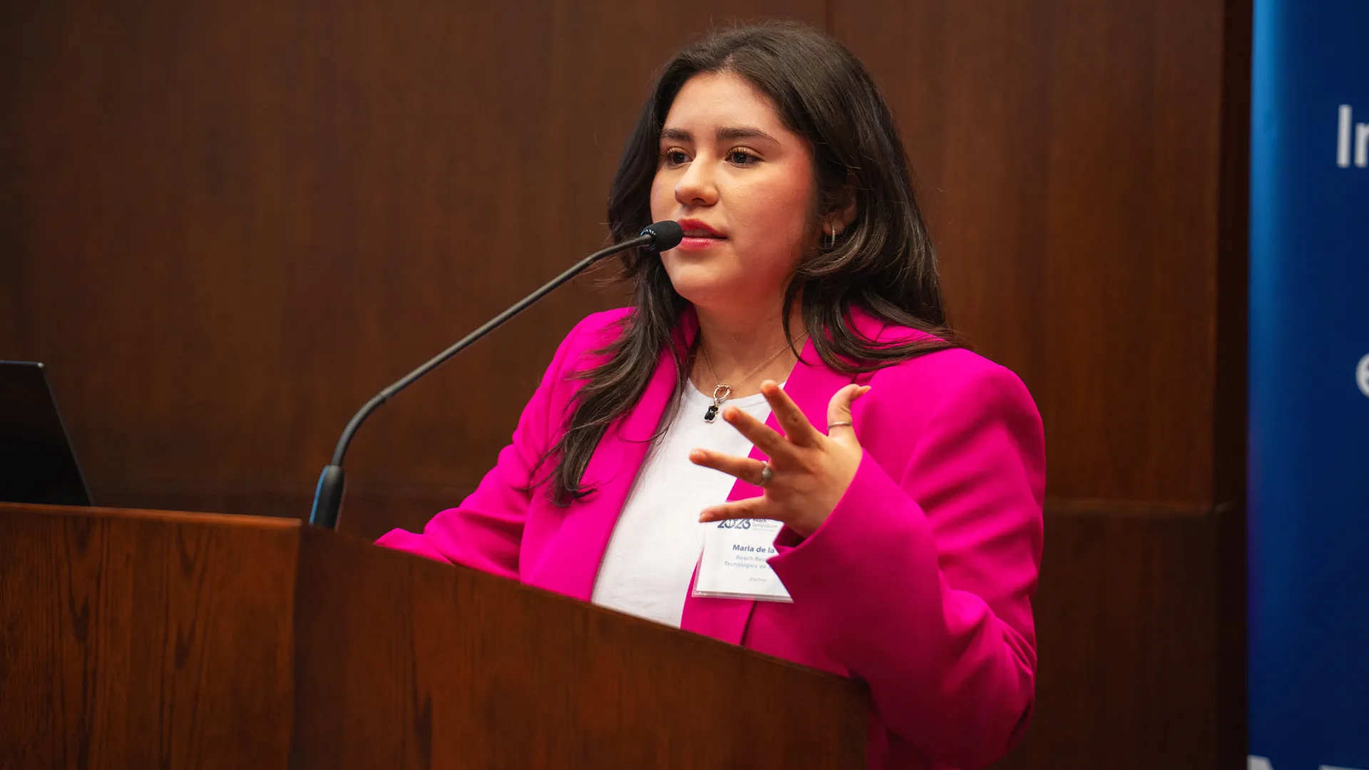 Marla de la Cruz promueve la justicia de género mediante sus proyectos.