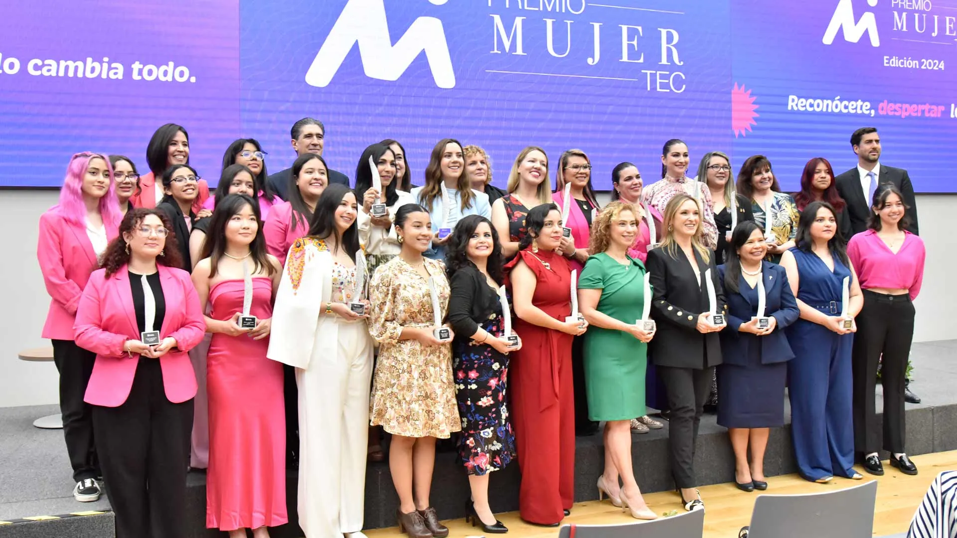 Entregan Premio Mujer Tec 2024 en Sala Mayor de Rectoría, en 18 reconocimentos en 11 categorías