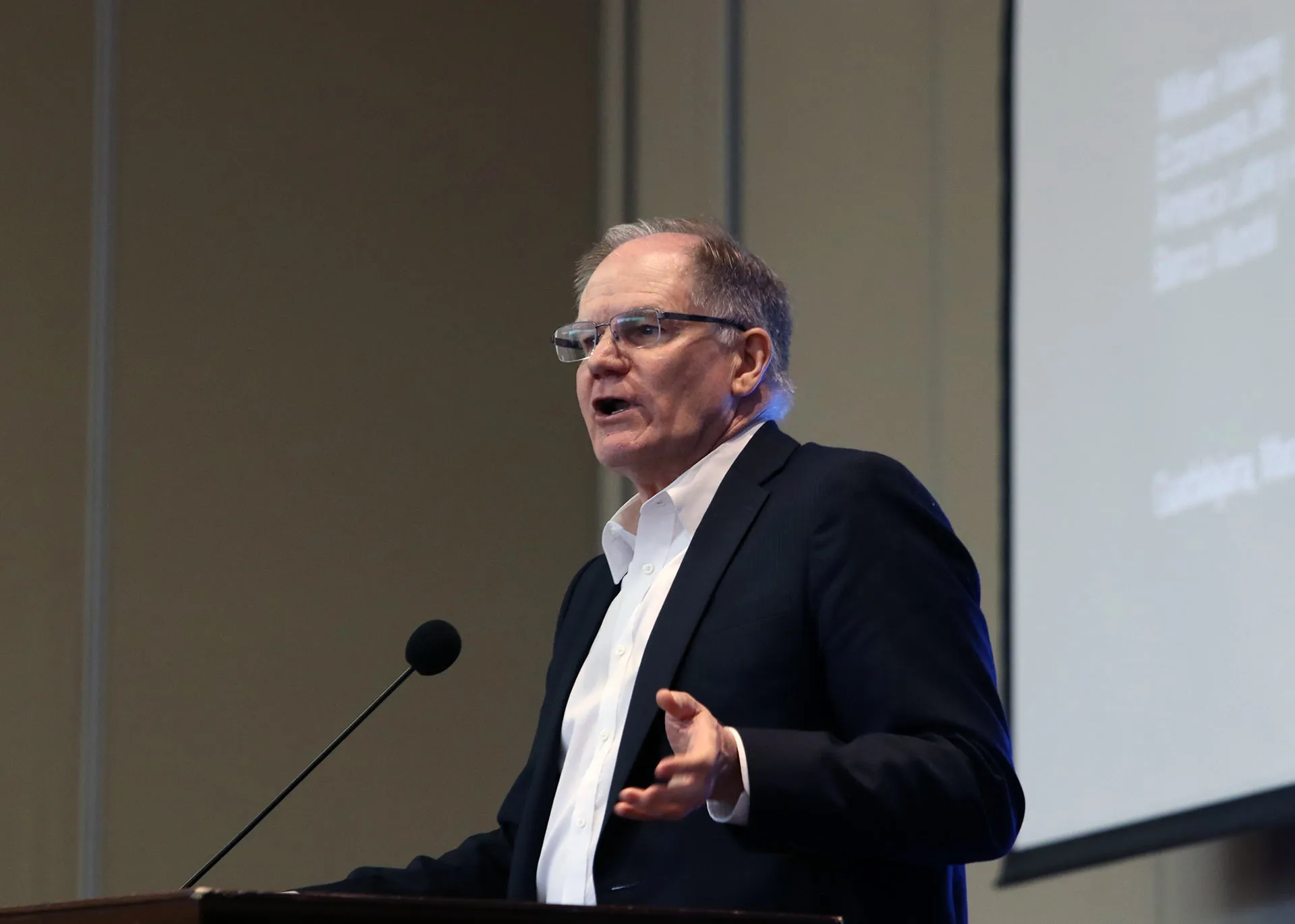 Retos económicos de latinoamérica, según especialista del banco mundial.