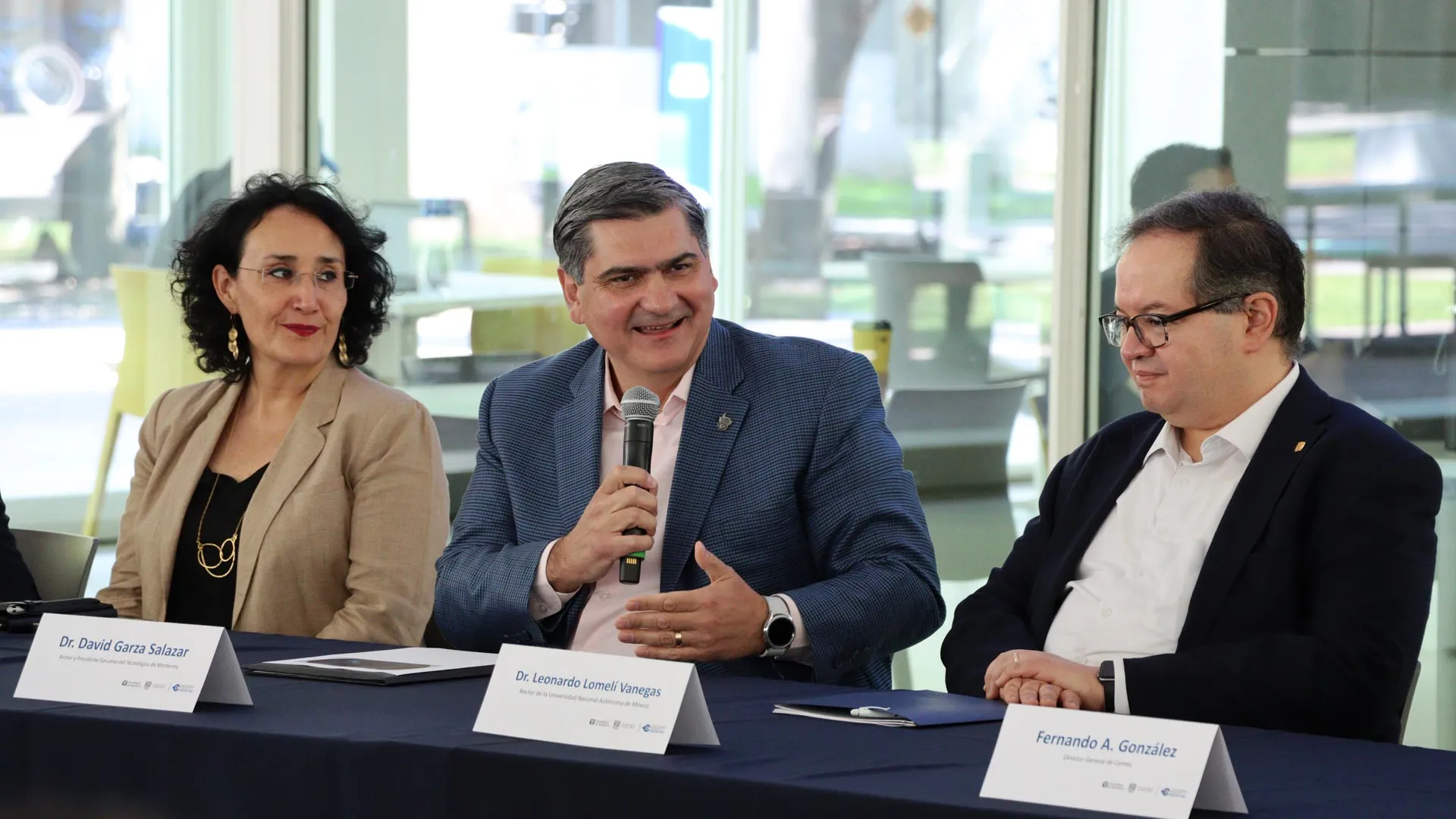 Los rectores David Garza y Leonardo Lomelí durante la presentación de avances.