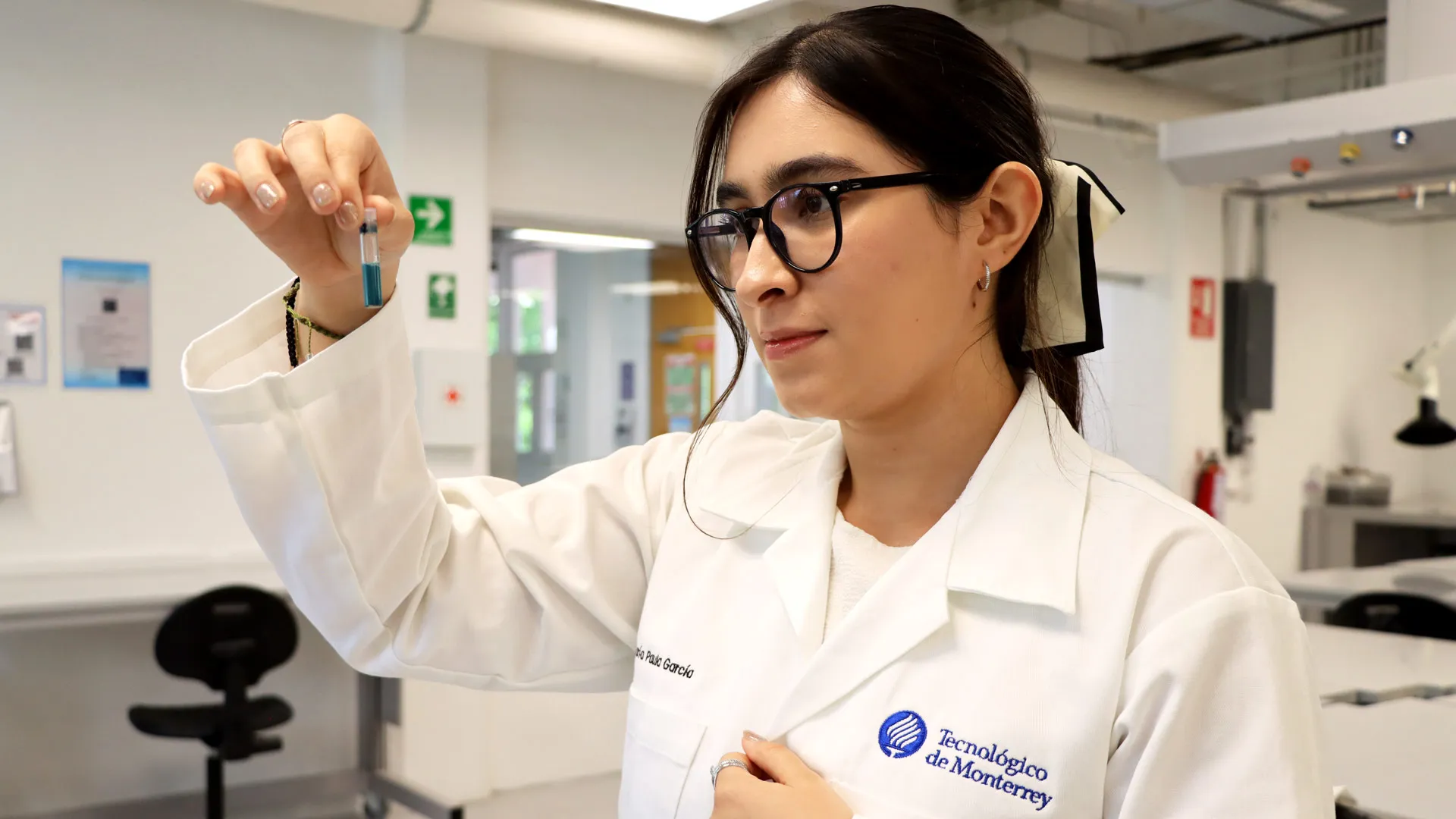 Paula García en el laboratorio.