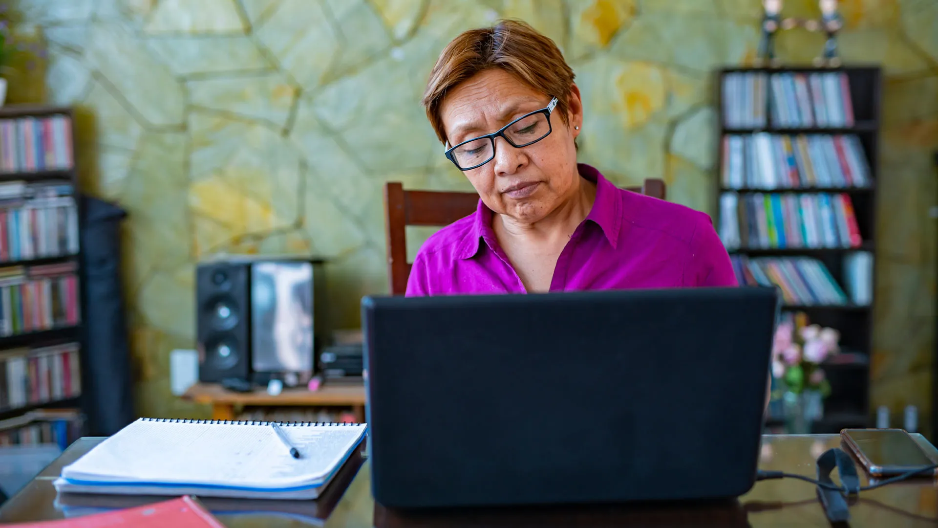 A través de Prepanet, adultos trabajadores pueden terminar sus estudios de bachillerato.