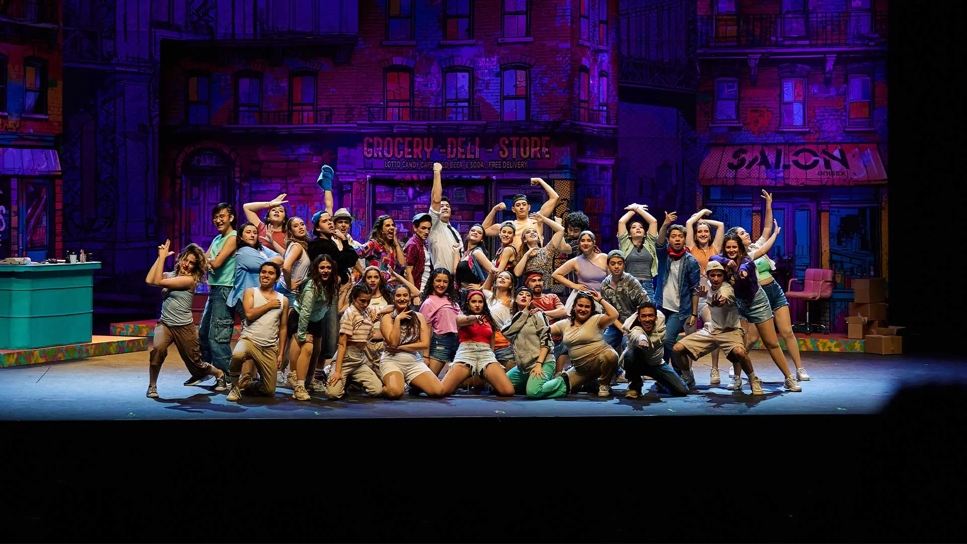 Elenco de In The Heights en el Teatro Metropolitano Querétaro