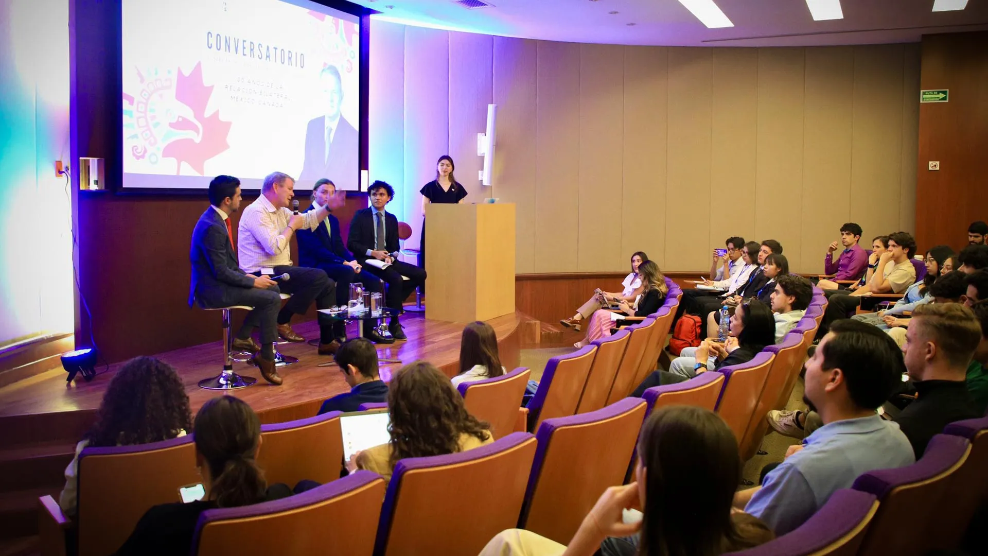 Embajador canadiense conversó con estudiantes de CSF sobre el futuro de la relación México-Canadá.