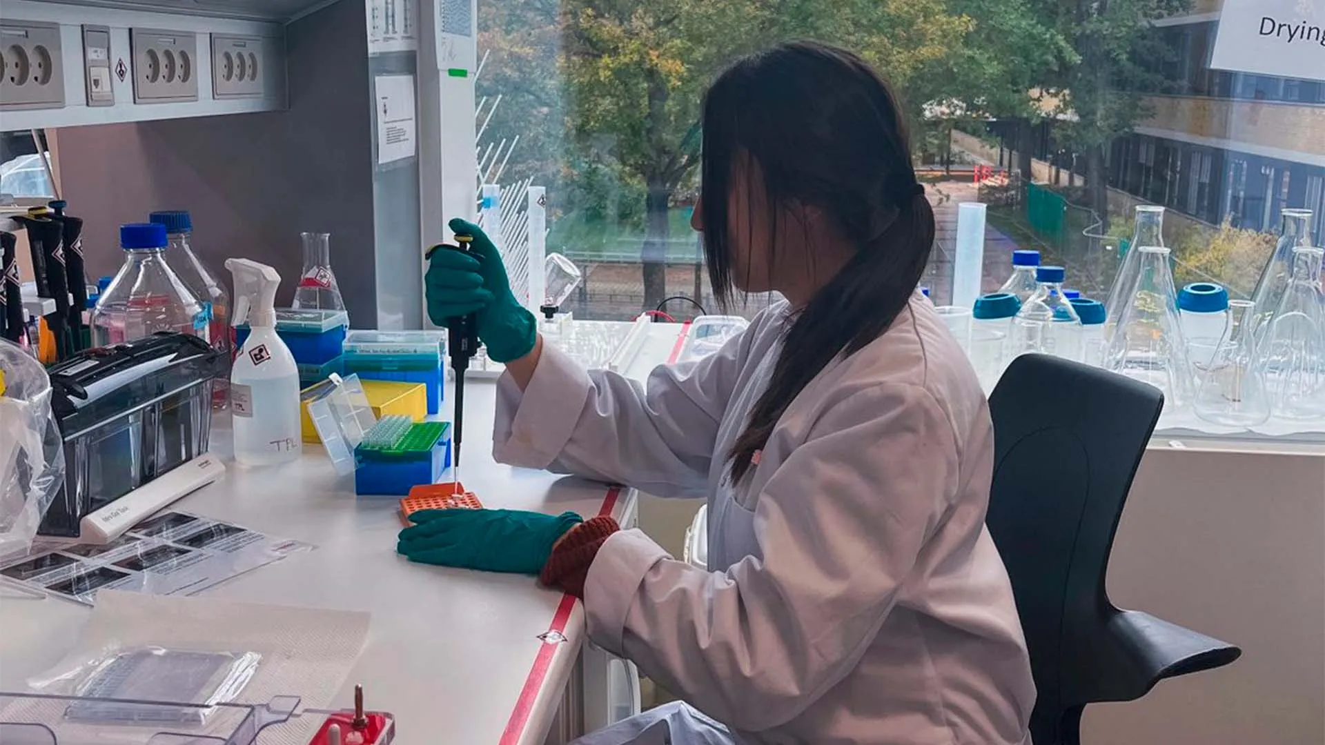 Mexicana trabaja en anticuerpos contra el veneno de serpiente