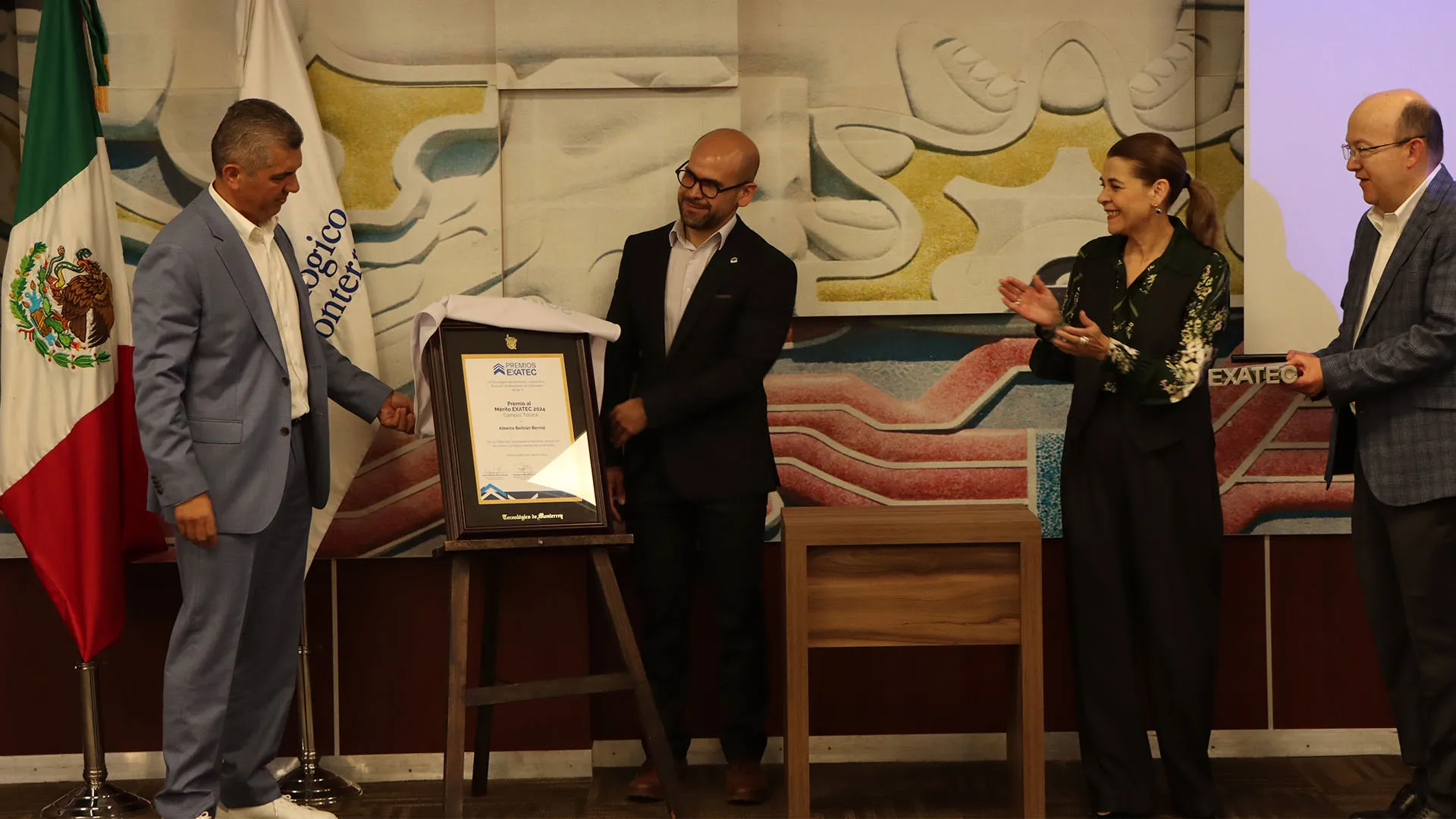 Egresado Tec es reconocido por impulsar el desarrollo económico