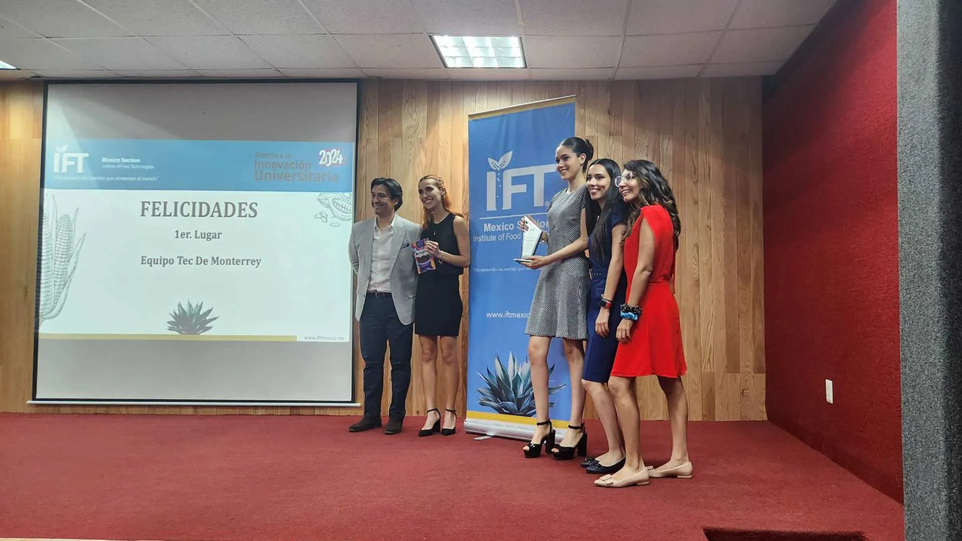 Alumnos de Ingeniería ganaron primer lugar en Concurso Universitario de Innovación IFT México