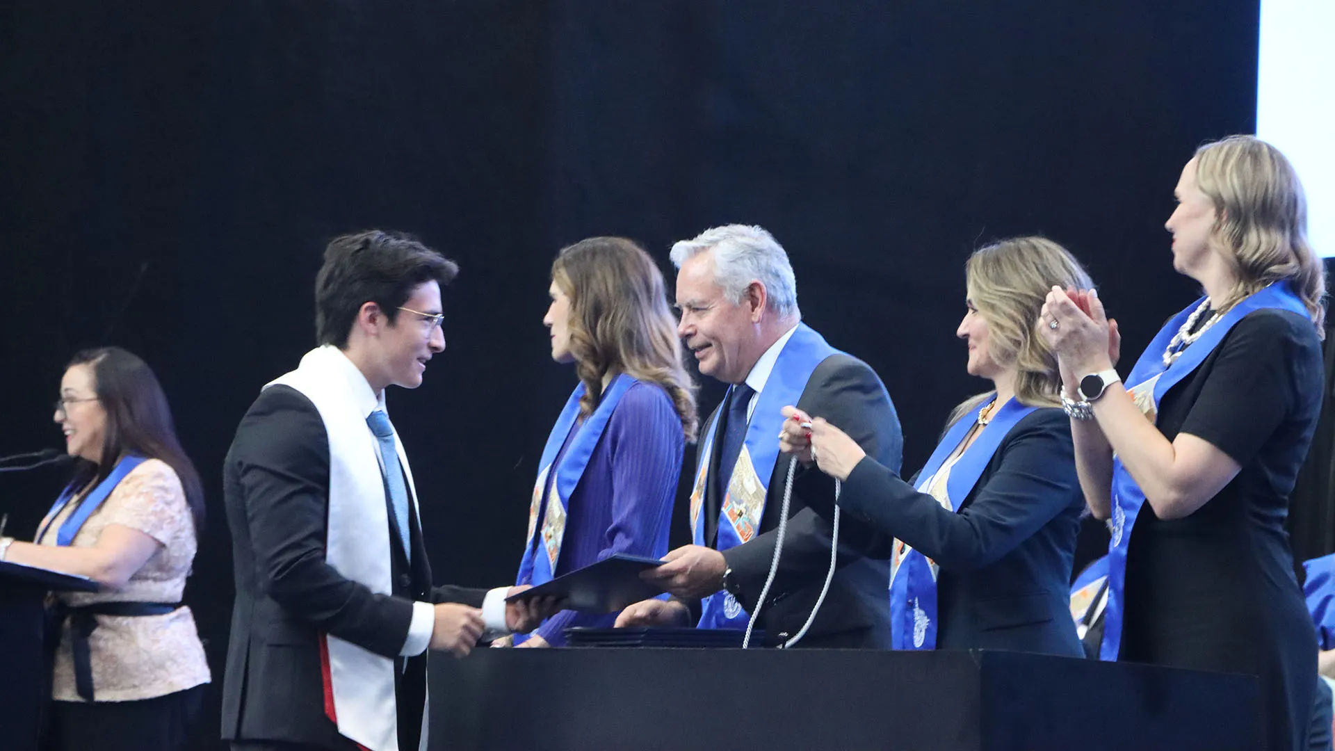 Andrés Panti, egresado de PrepaTec durante su ceremonia de graduación.