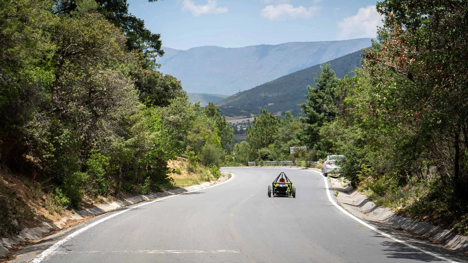 Carrera de autos de gravedad en Arteaga, Coahuila