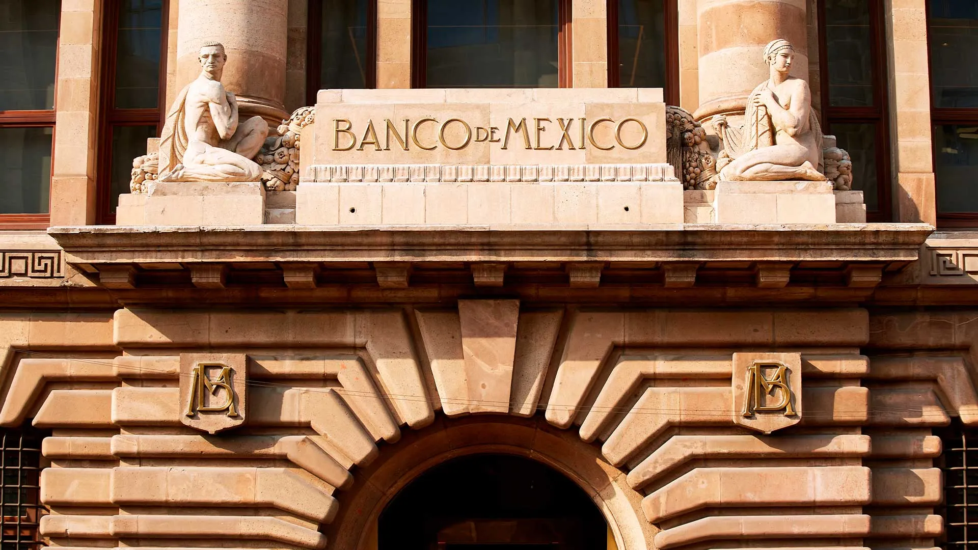 Estudiante de Tec CEM es reconocido por el Banco de México