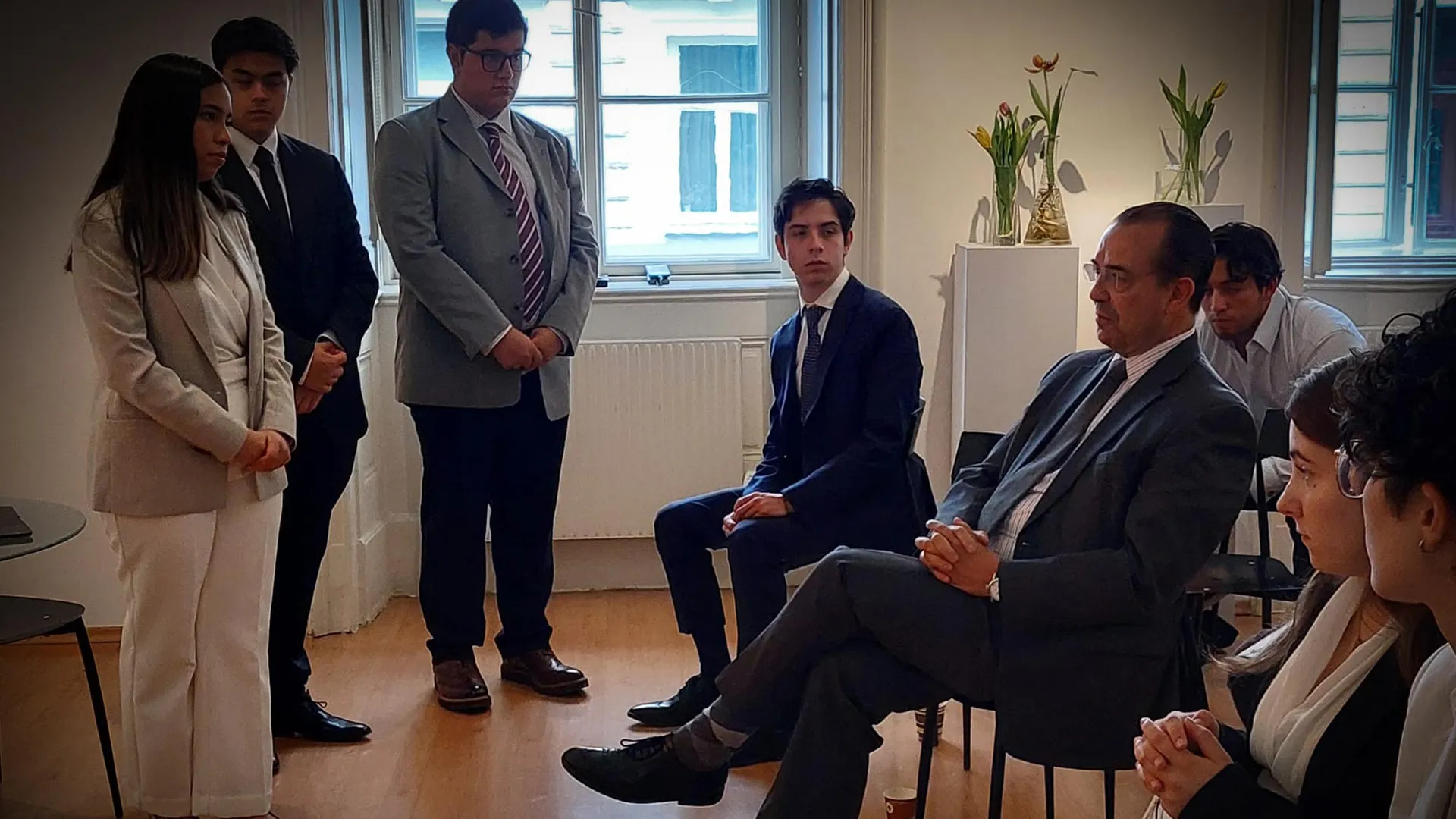 Estudiantes trabajan proyecto para embajada mexicana en Austria