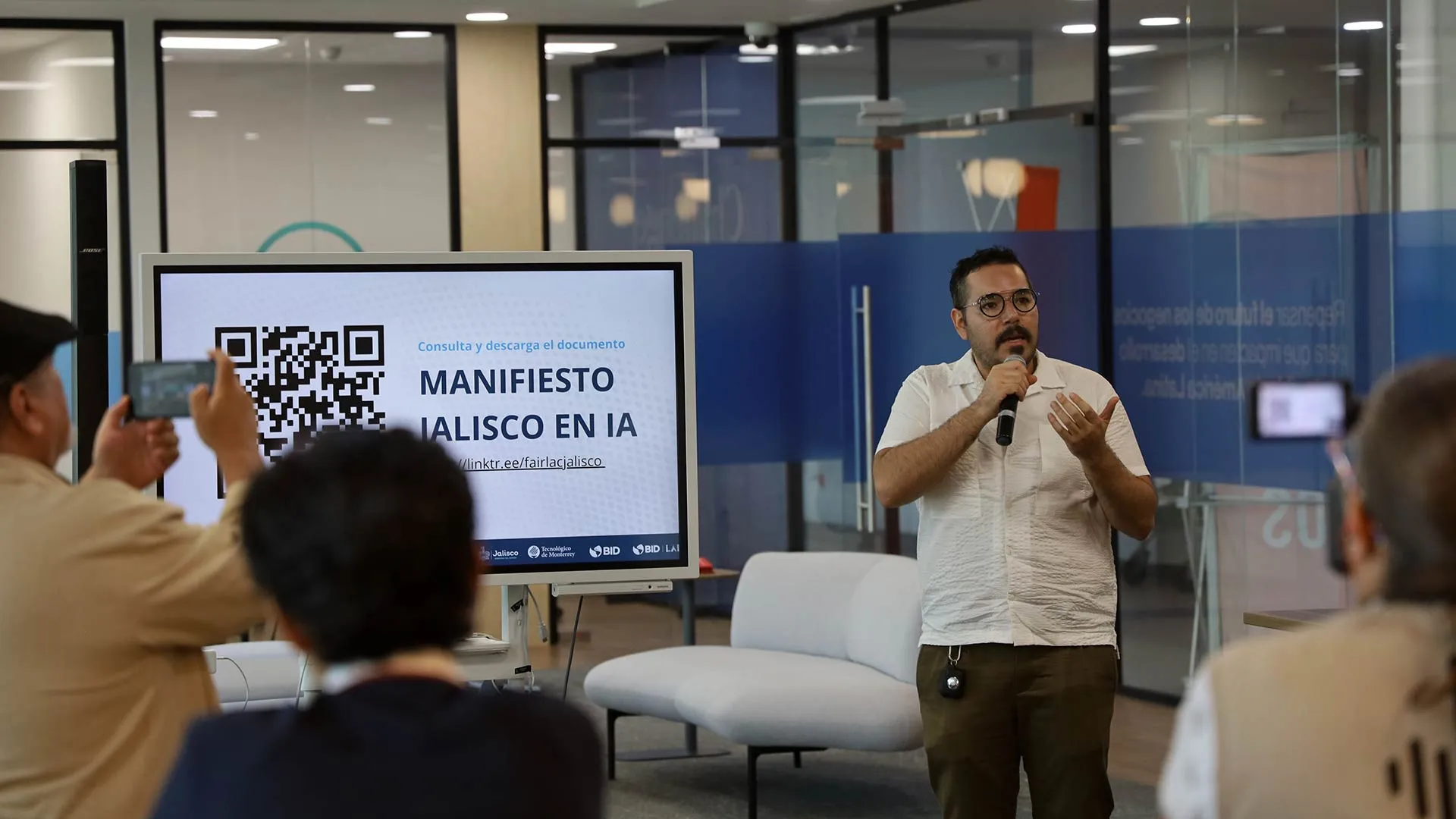 Manifiesto jalisco de inteligencia artificial, presentado por el Tec Guadalajara y el Hub de IA del Tec. 