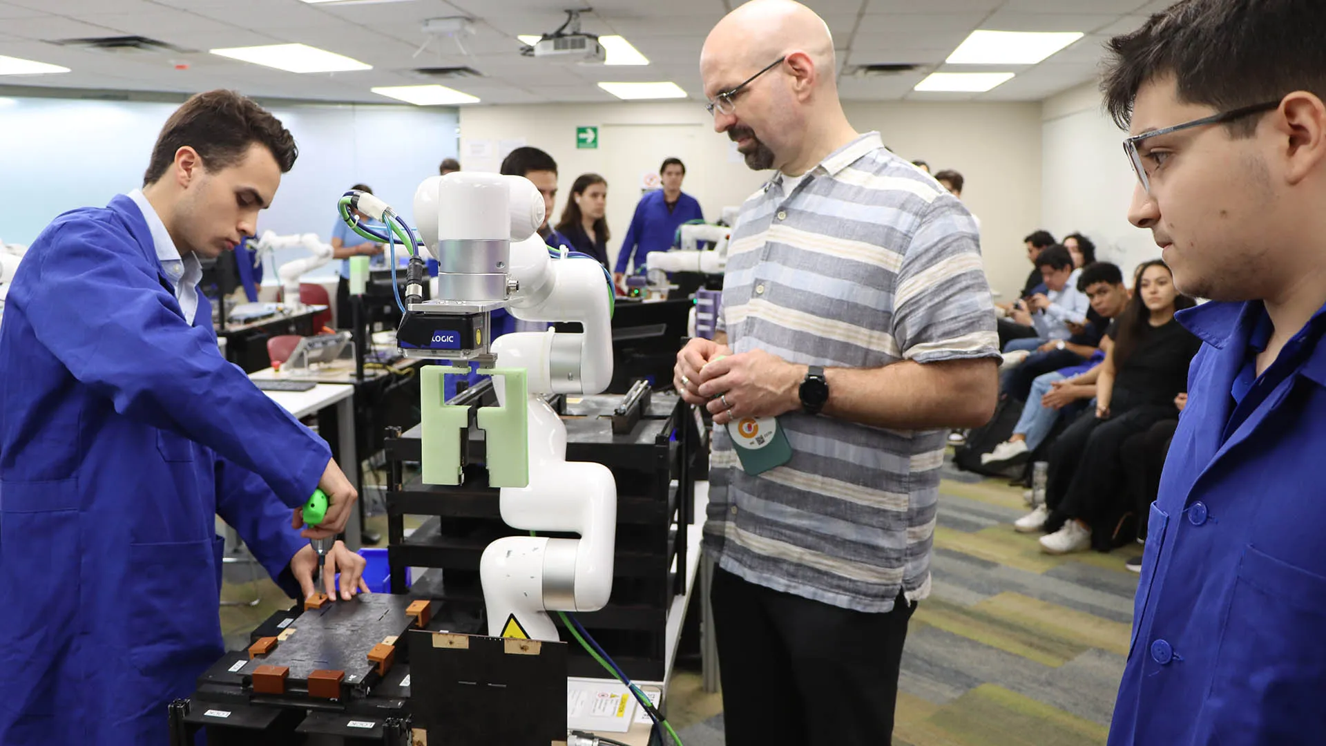 Estudiantes de campus Monterrey tienen inmersión con tecnología de MIT