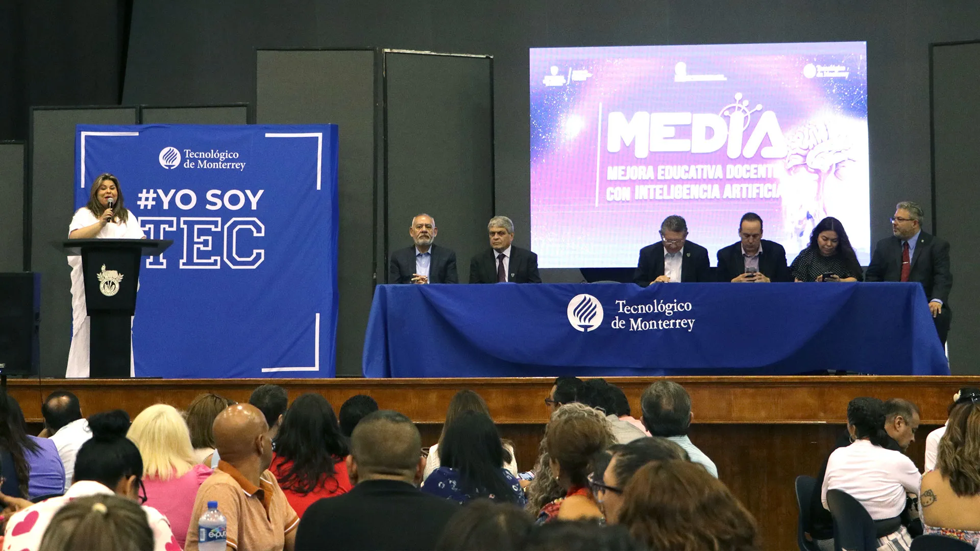 ia-en-el-aula- tec-capacita-a-mas-200-profesores-en-ciudad-juárez.jpg