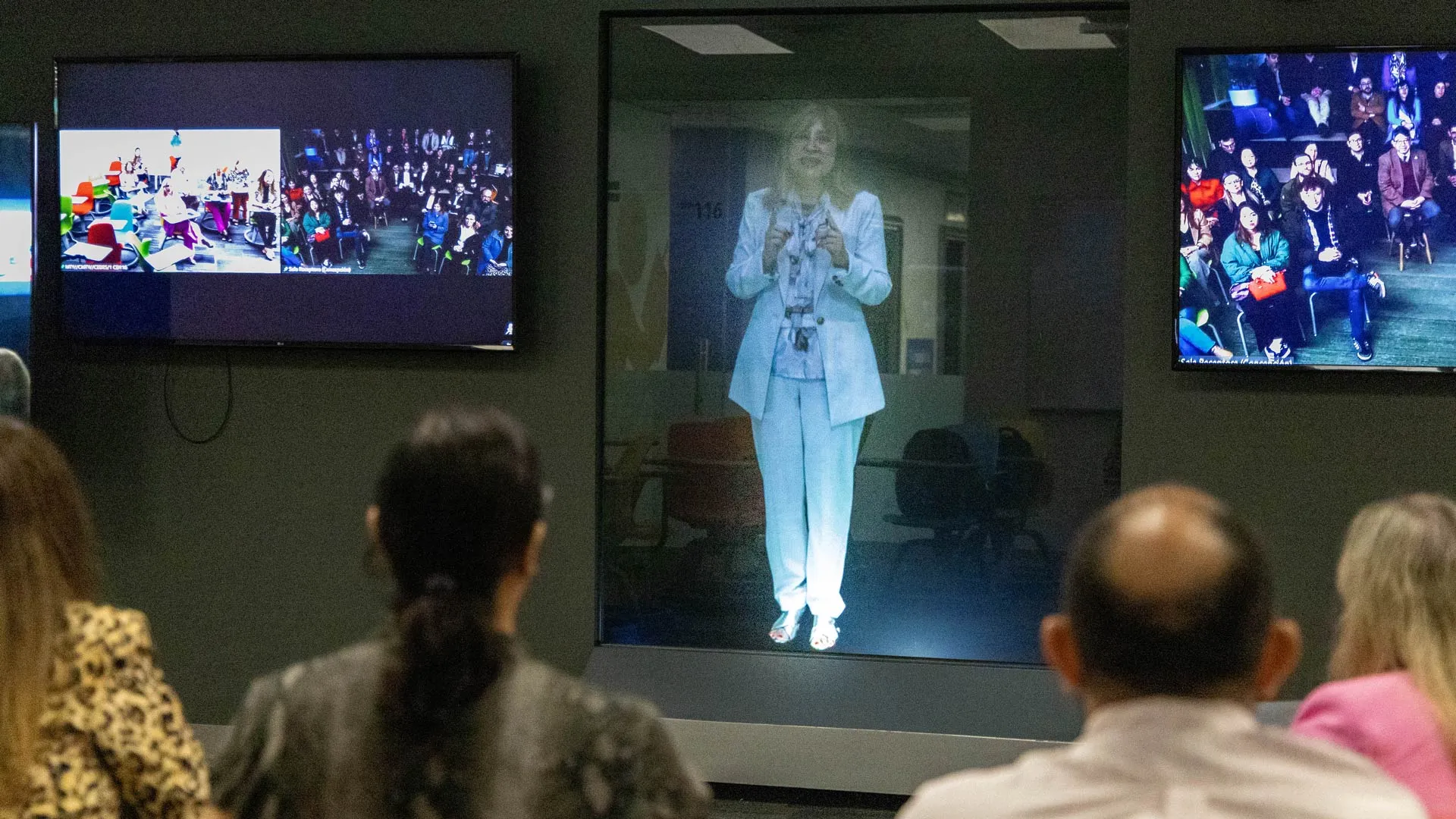 La innovación educativa del Tec de Monterrey del profesor holograma fue adoptada por el Departamento Universitario Obrero Campesino de la Pontificia Universidad Católica de Chile