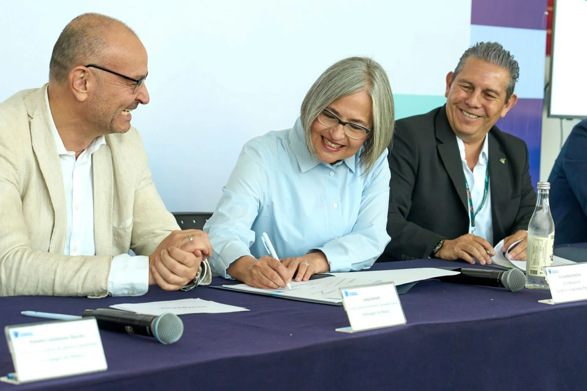 Tec de Monterrey y Volkswagen firman convenio