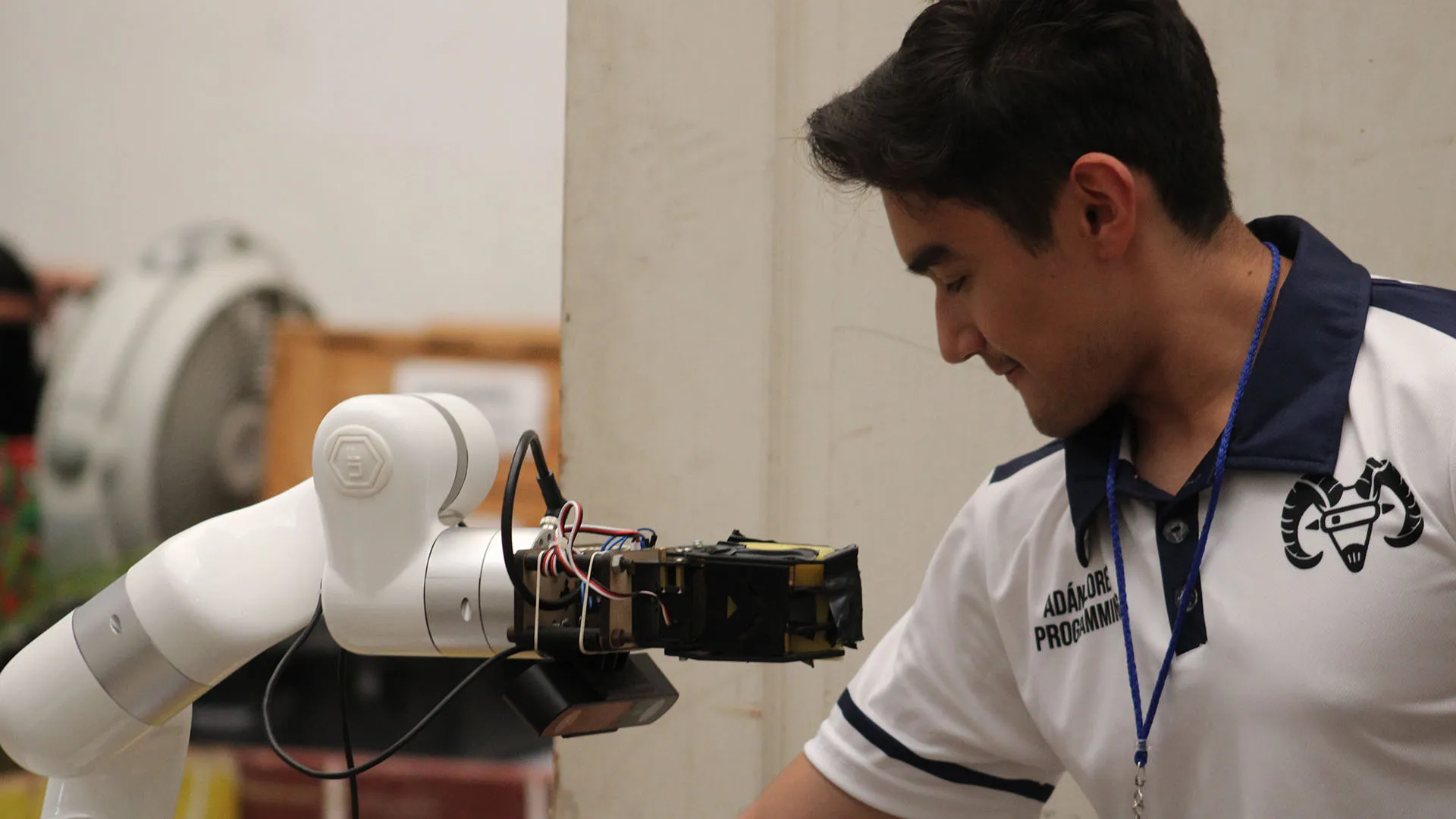 Adán Flores, alumno de Mecatrónica del Tec, campus Monterrey