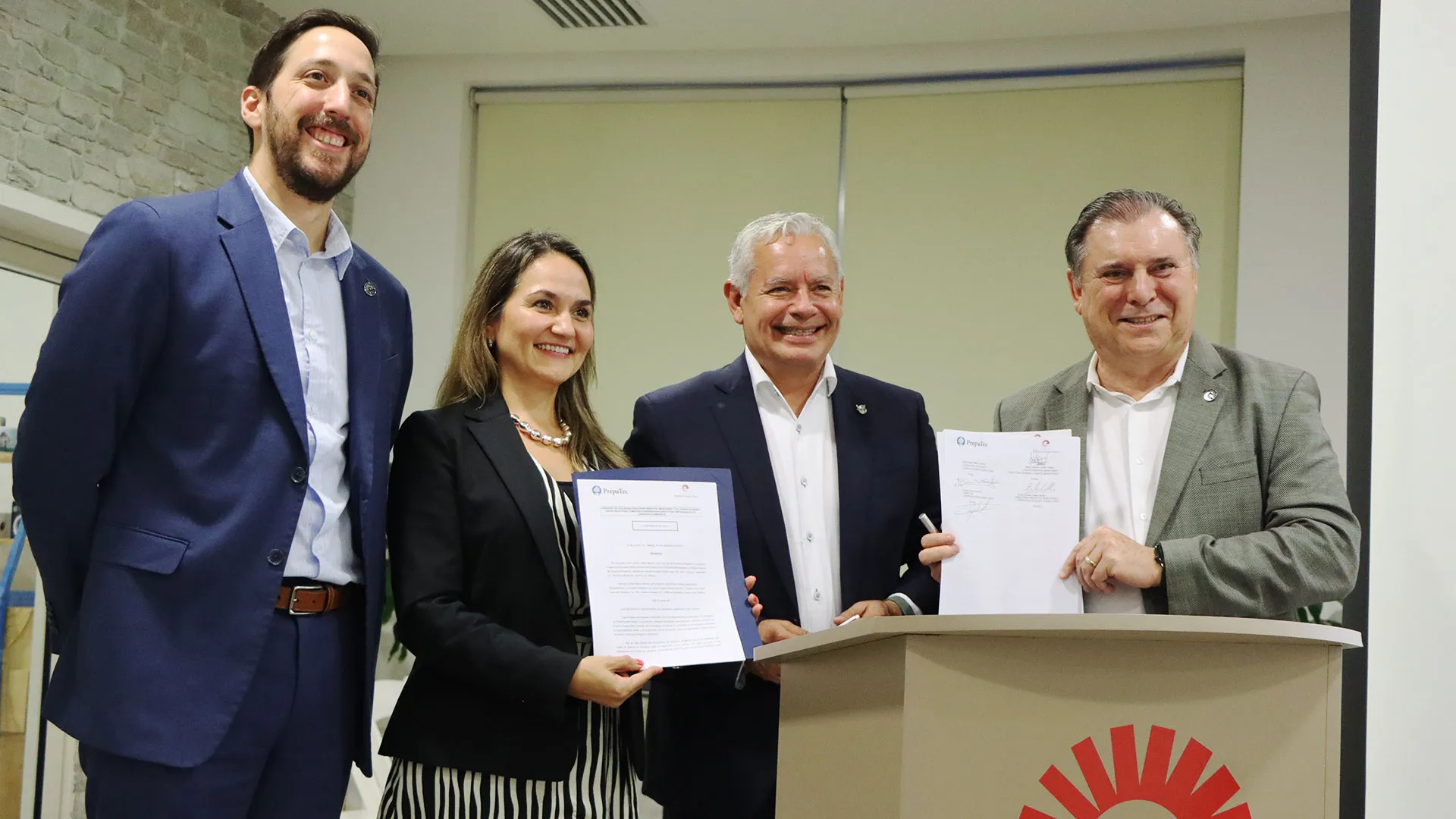 Firma de Convenio PrepaTec Monterrey y Centro Eugenio Garza Sada.