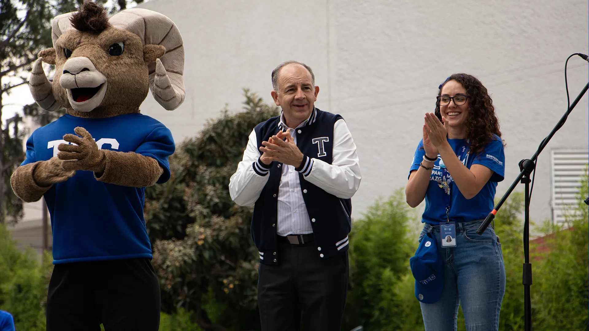 Eugenio Aguilar en celebración de 81 aniversario
