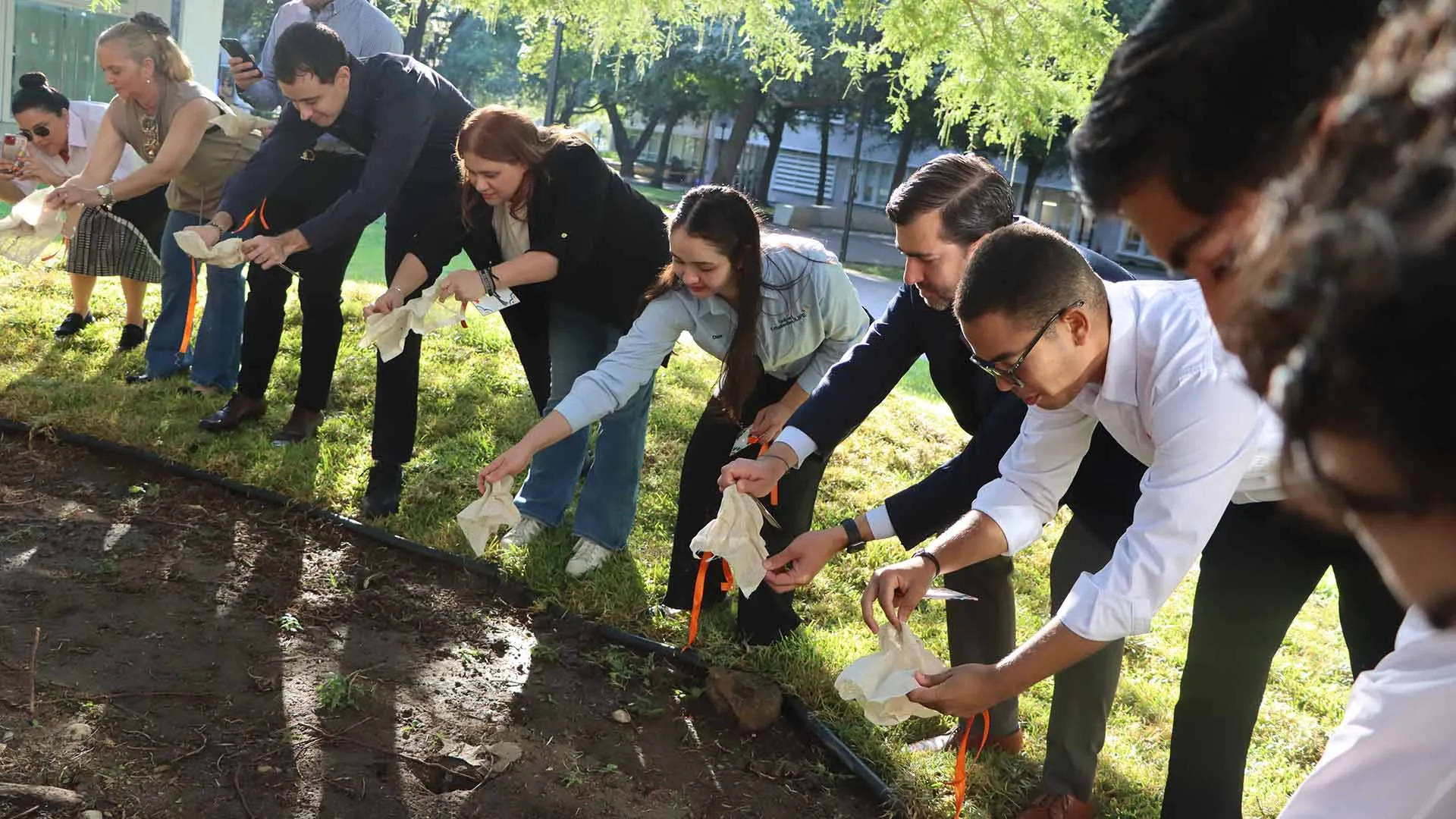 ¡Campus multicultural! Celebran en Monterrey Árbol de la Fraternidad