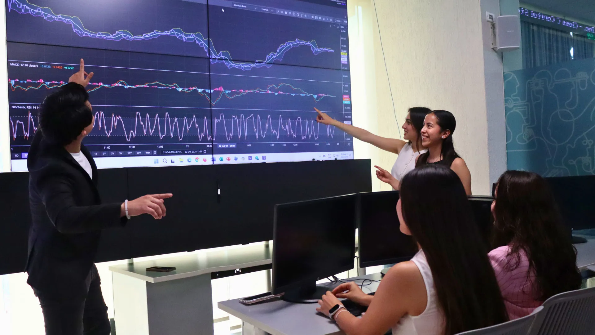 Estudiantes con doble titulación de la Escuela de Negocios del Tec campus Cuernavaca, lograron pasar a las finales nacionales de los bloques "Análisis de Inversiones" con Actinver y "Valuación de Empresas" con Grupo Bimbo.