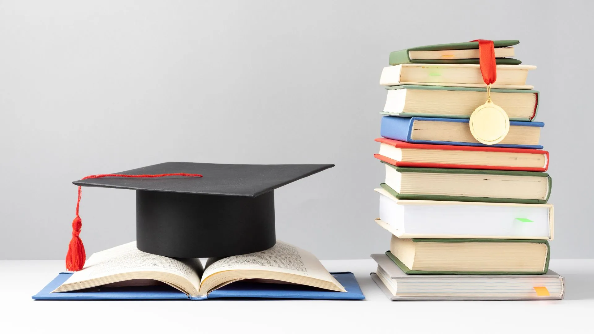 EXATEC poblano es becado en posgrado internacional