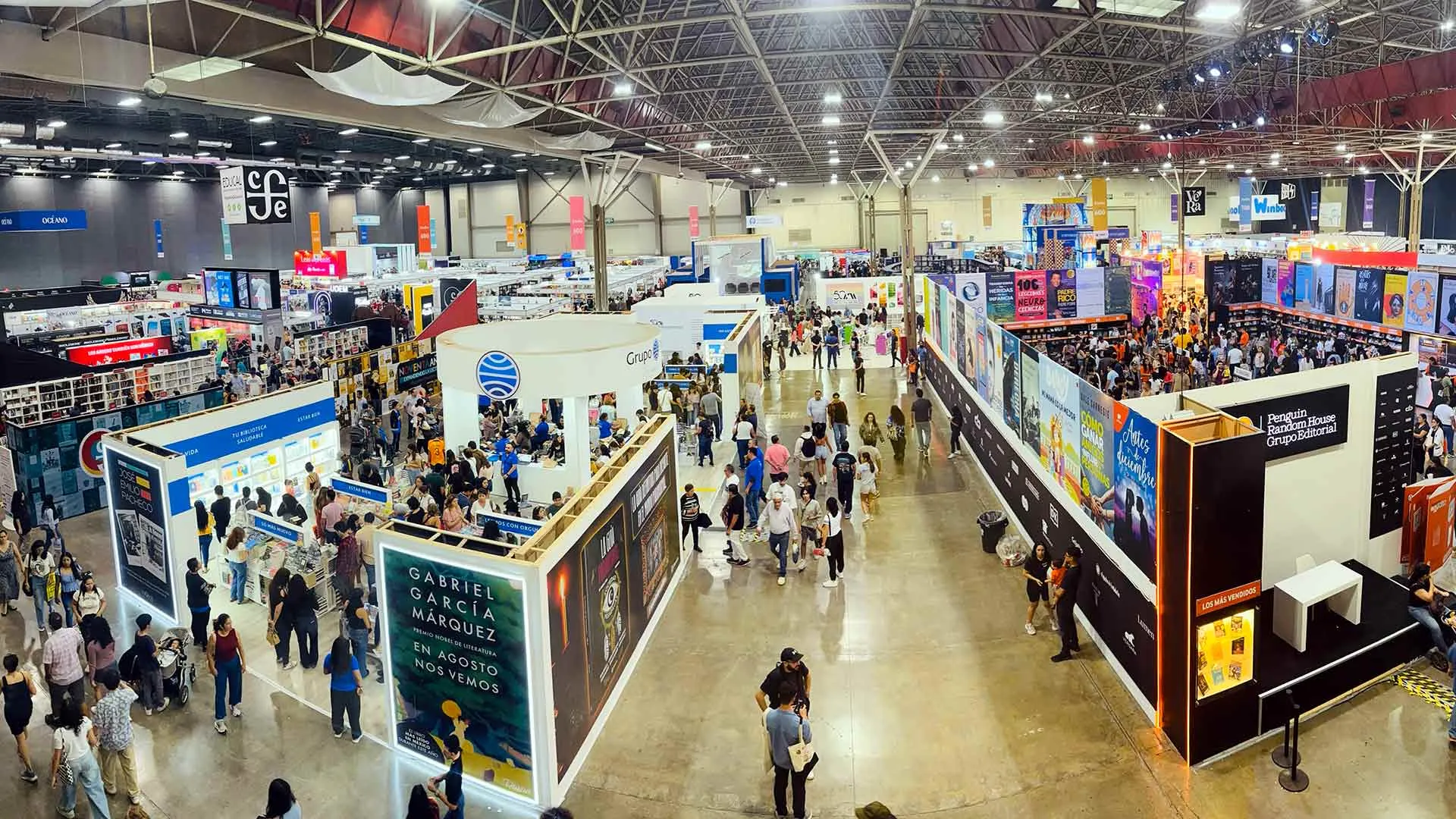 Vista panorámica de la Feria Internacional del Libro Monterrey 2024