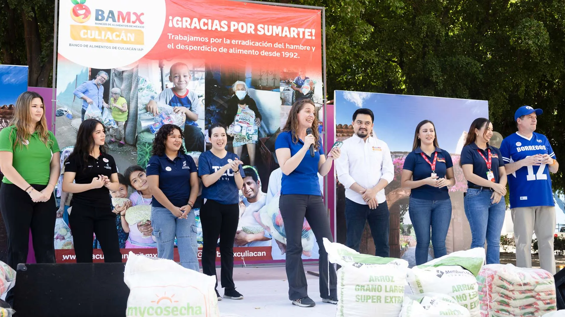 entrega de 7 toneladas de alimentos recaudados