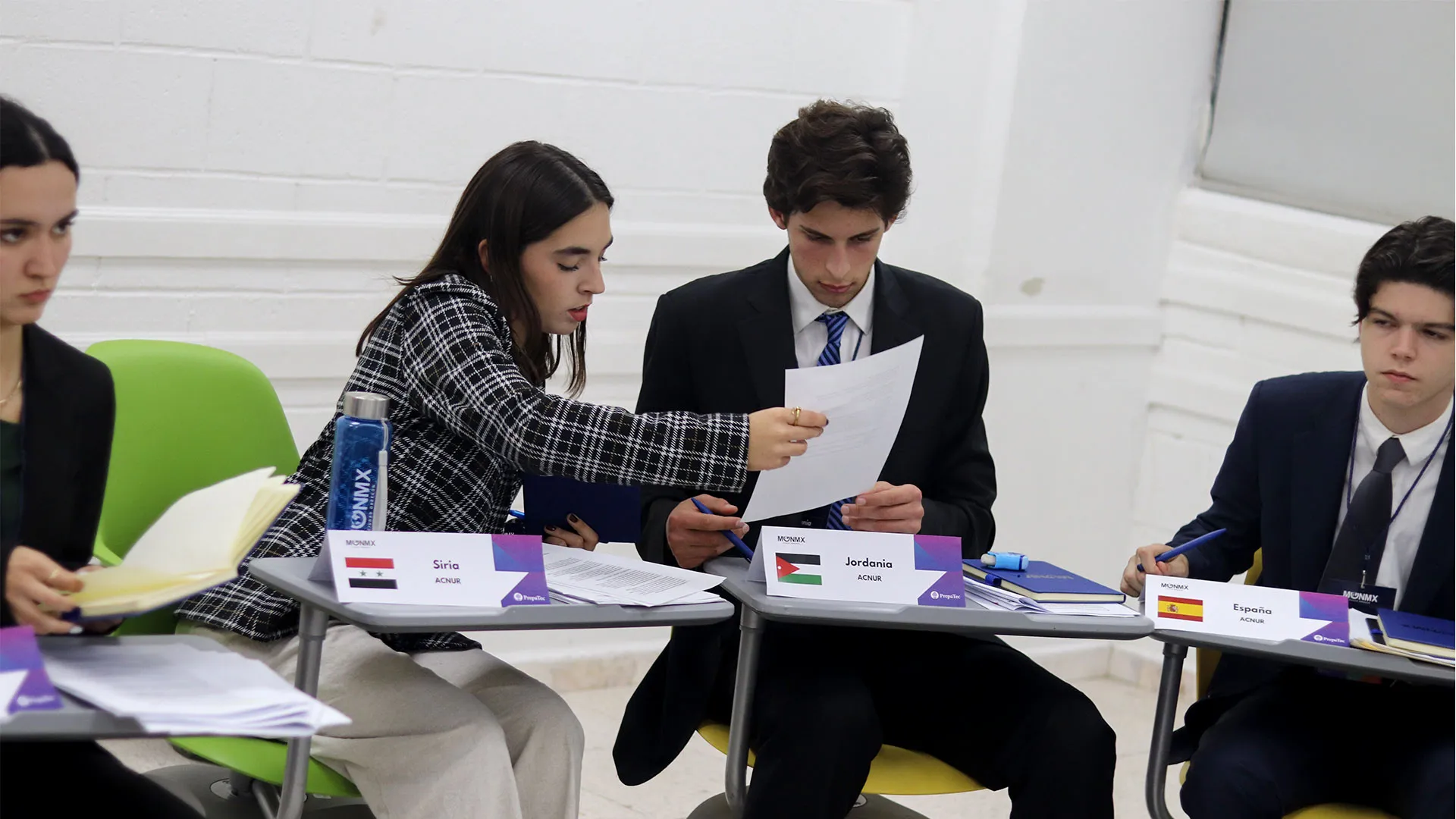 Alumnos en debate MUNMX 2024 Cuidad Obregón