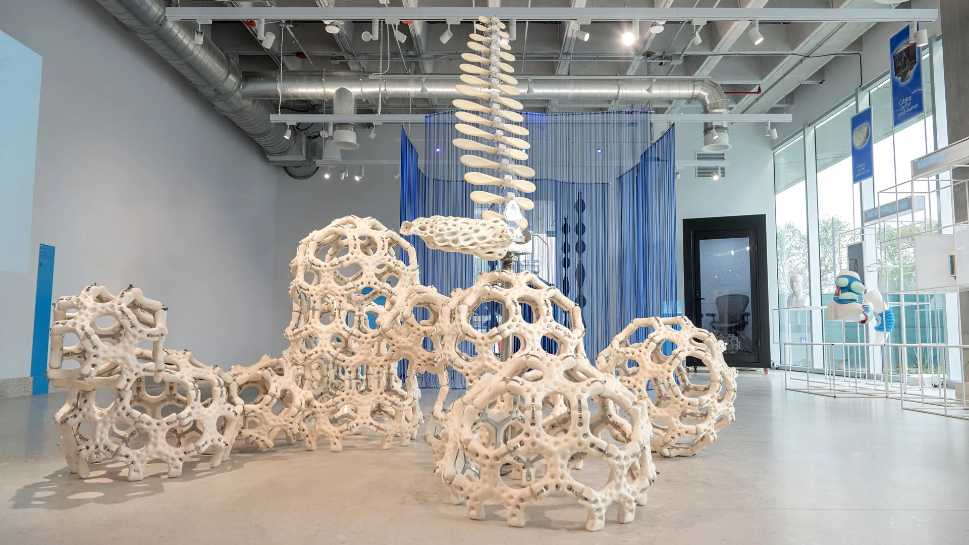 Directivos del Tec en la muestra Brave new future, del Science Gallery Monterrey.