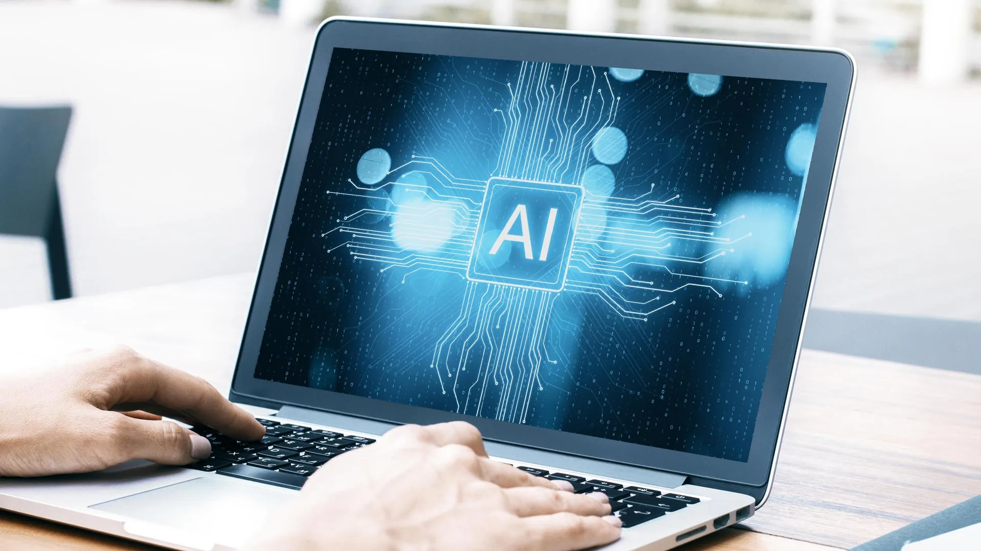 Investigadora del Tec, campus Monterrey, charlando sobre IA en el congreso FIE.