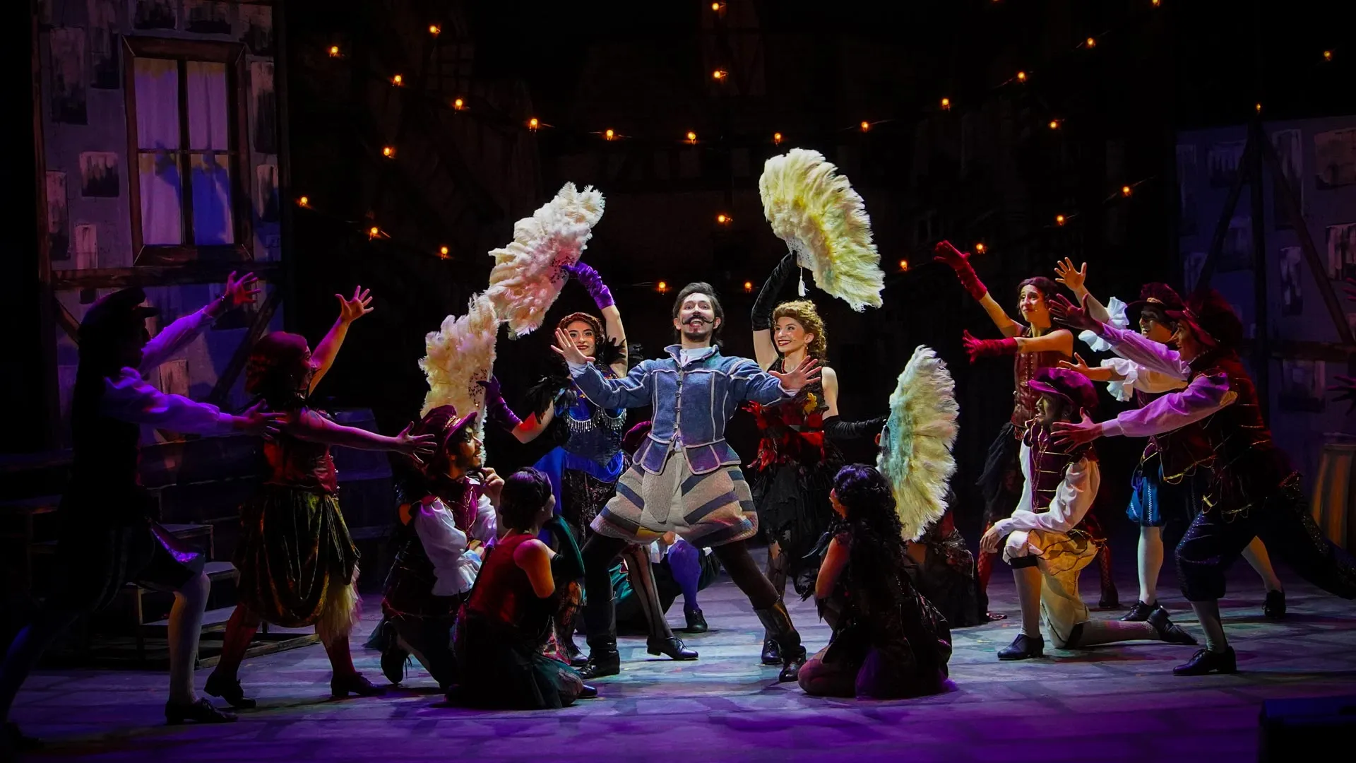 Escena de la comedia musical Something Rotten!, interpretada por estudiantes del Tec.