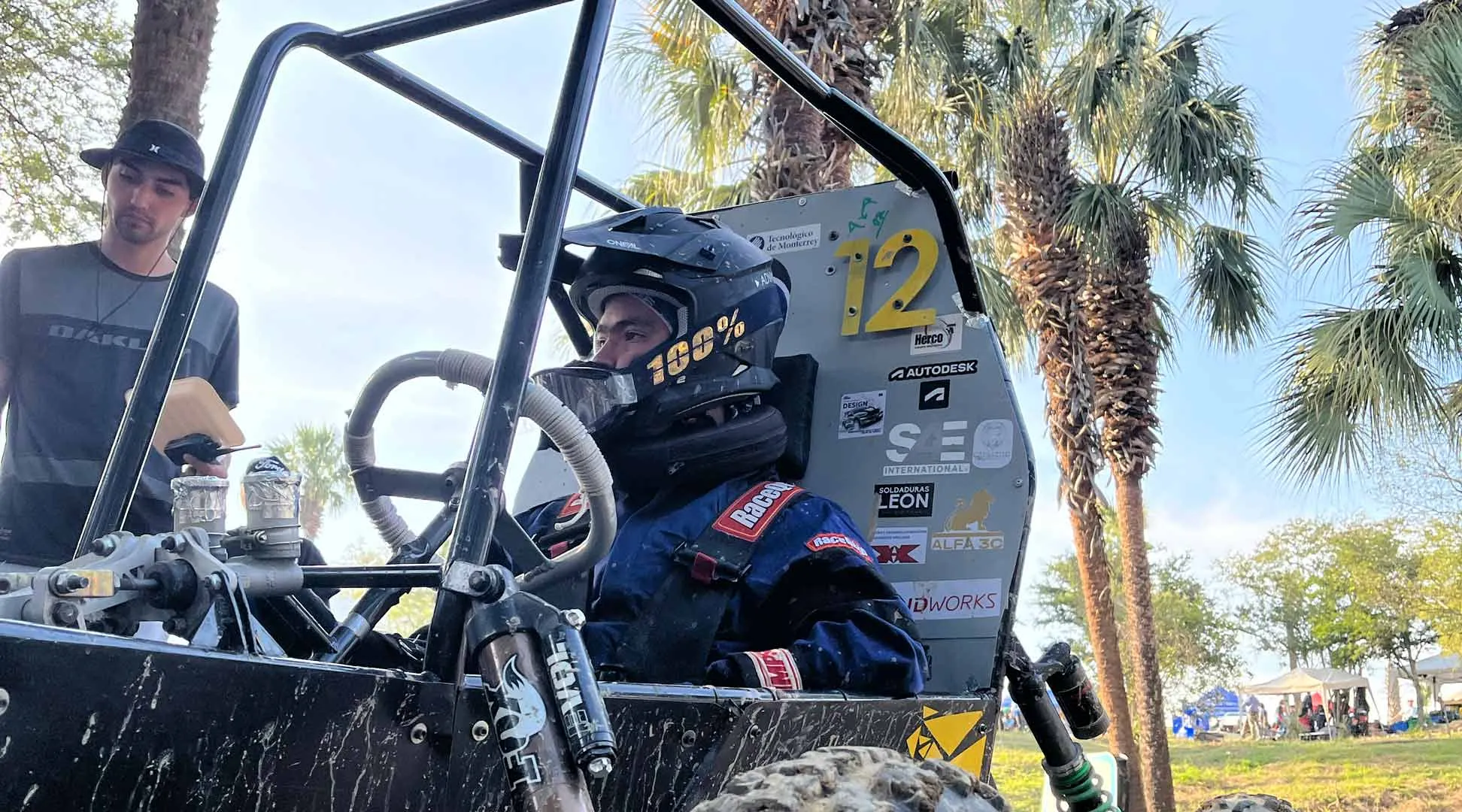 Estudiantes del Tec campus Querétaro van a concurso internacional con su coche todoterreno