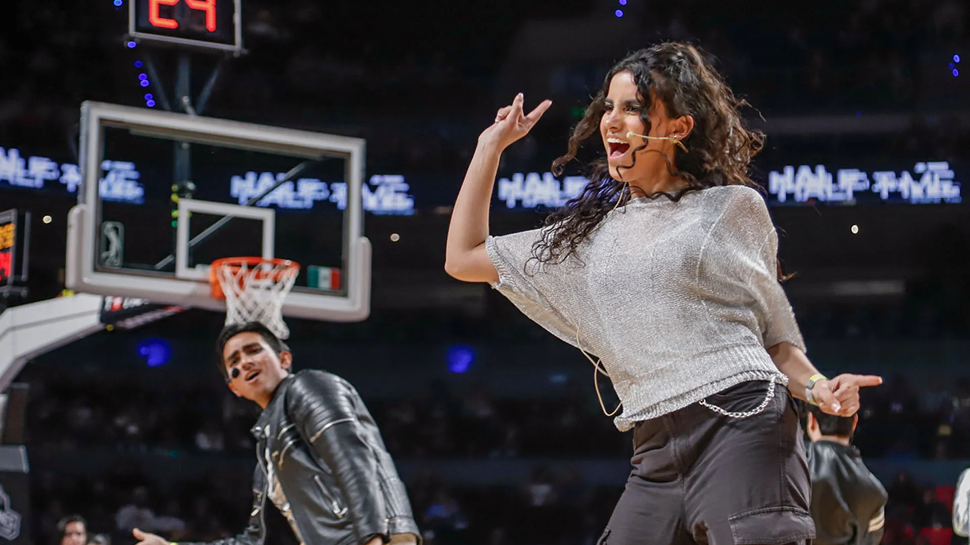 Compañías artísticas del Tec campus Estado de México presentaron el medio tiempo del partido Capitanes CDMX vs Austin Spurs de la NBA G League.