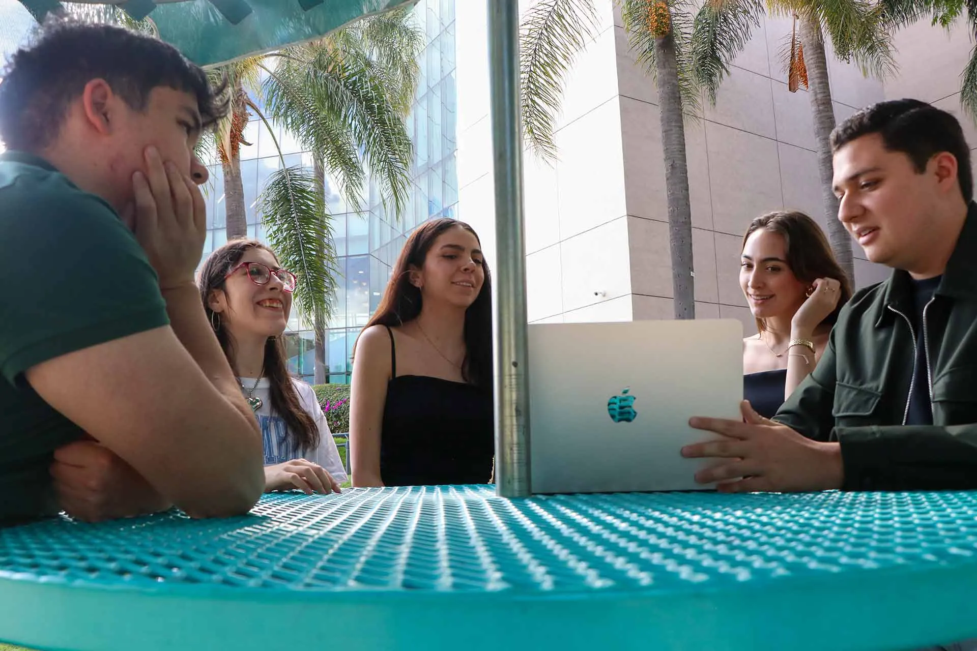 Certamen global Digi Edu Hack; equipo de Tec Guadalajara pasa a la final.