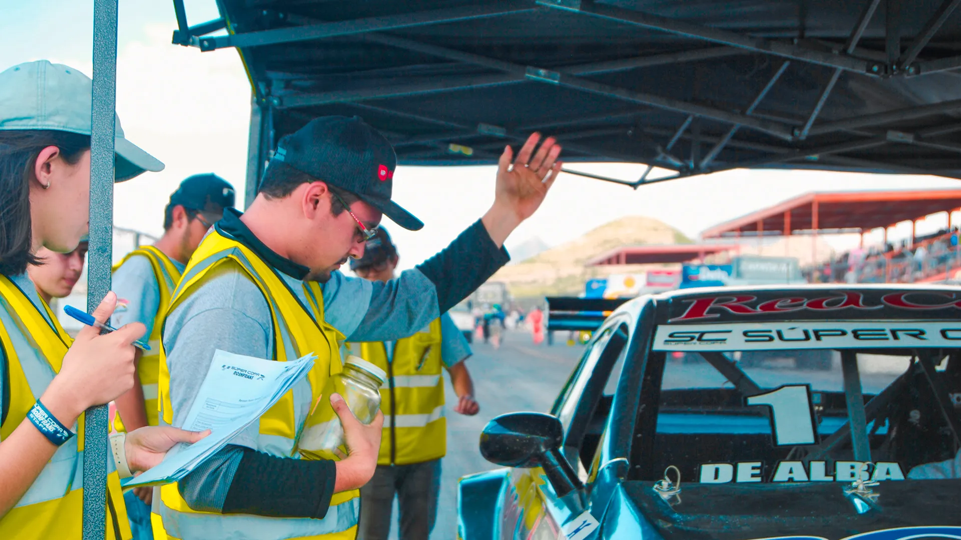 Estudiantes del Tec colaboran en evento nacional de automovilismo
