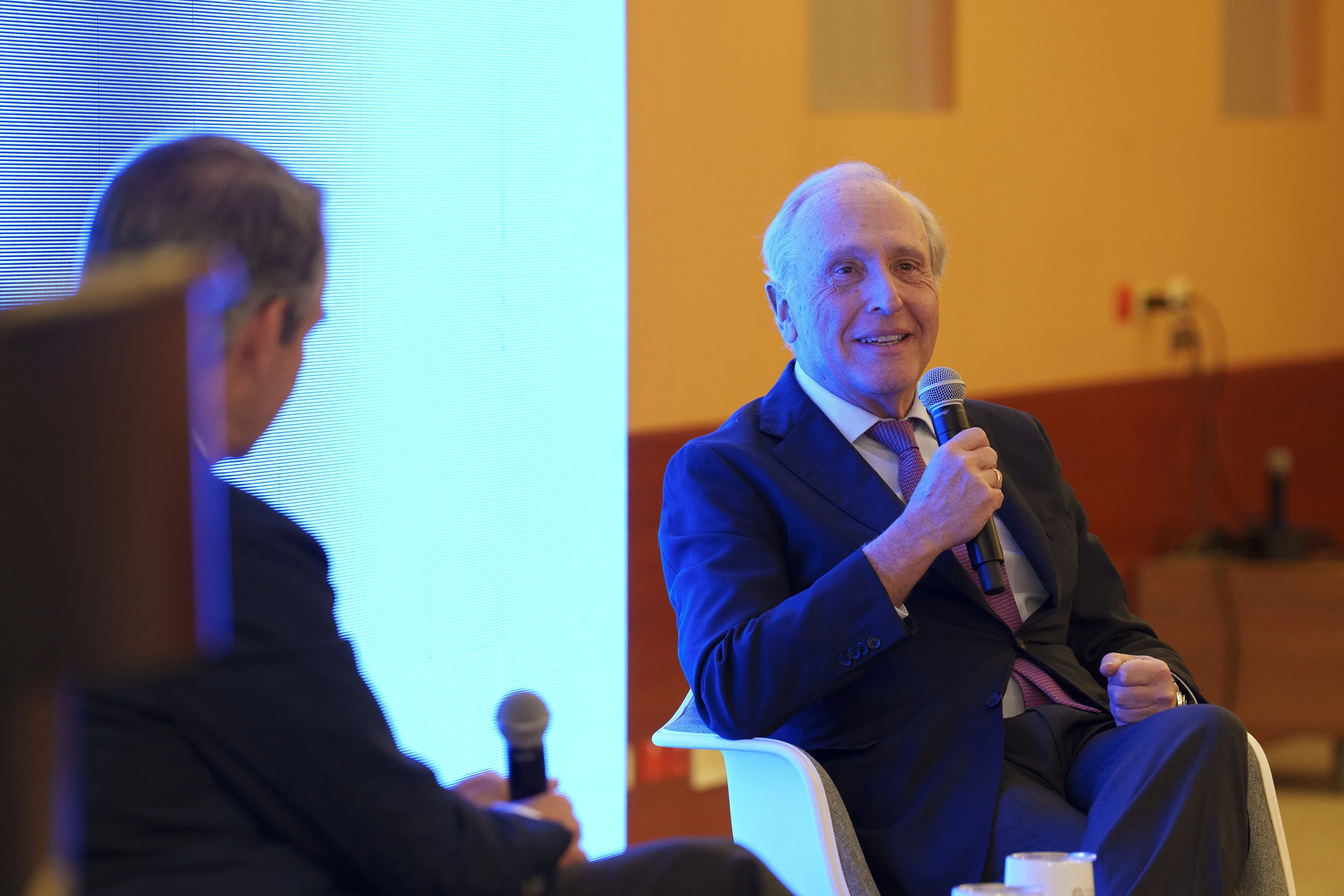 Luis Fernández-Vega culminó su visita por Monterrey en el foro Gigantes de Medicina del Tec.