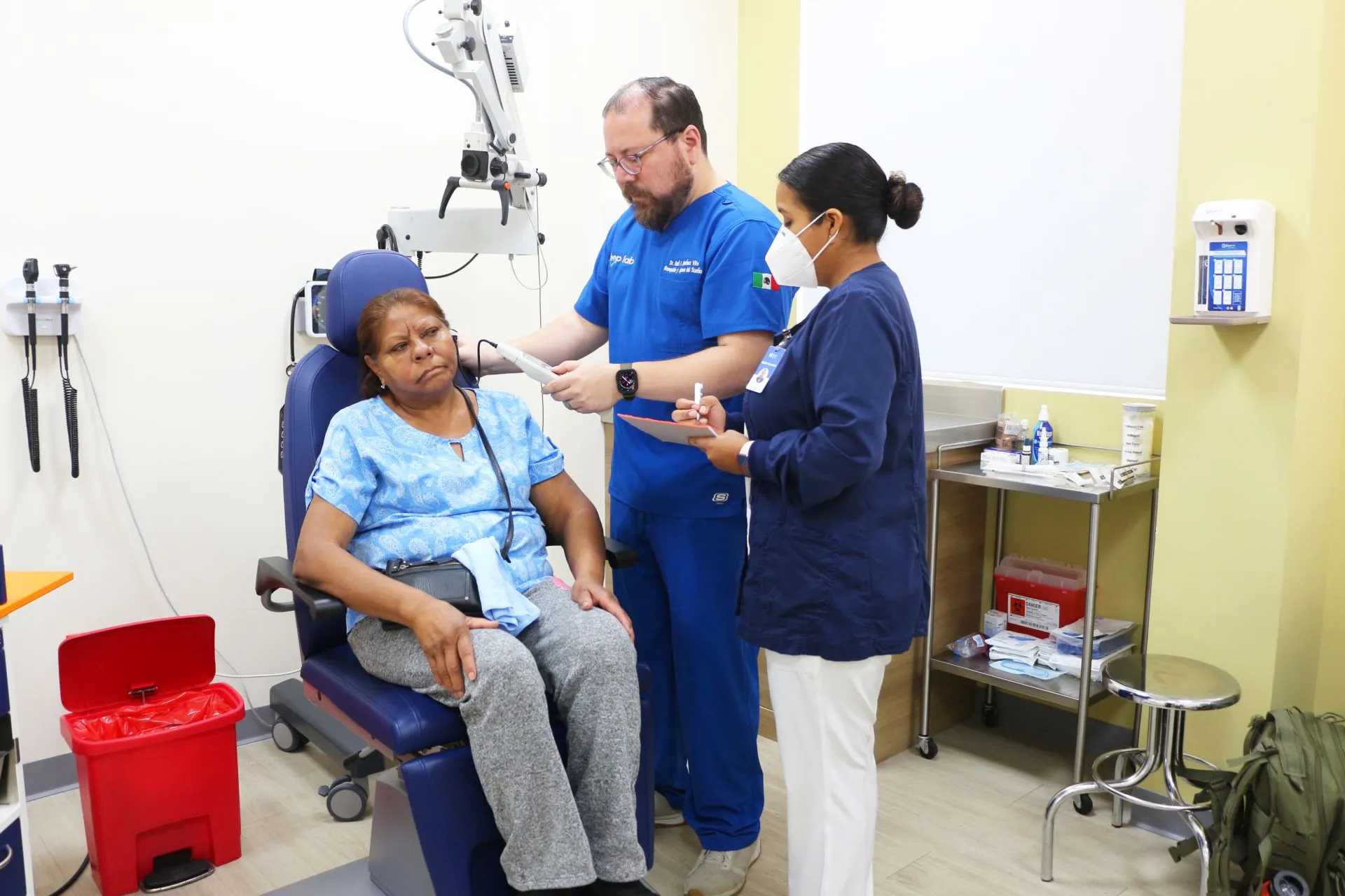 Especialistas en otorrinolaringología de TecSalud llevaron a cabo una jornada de prevención en salud auditiva.