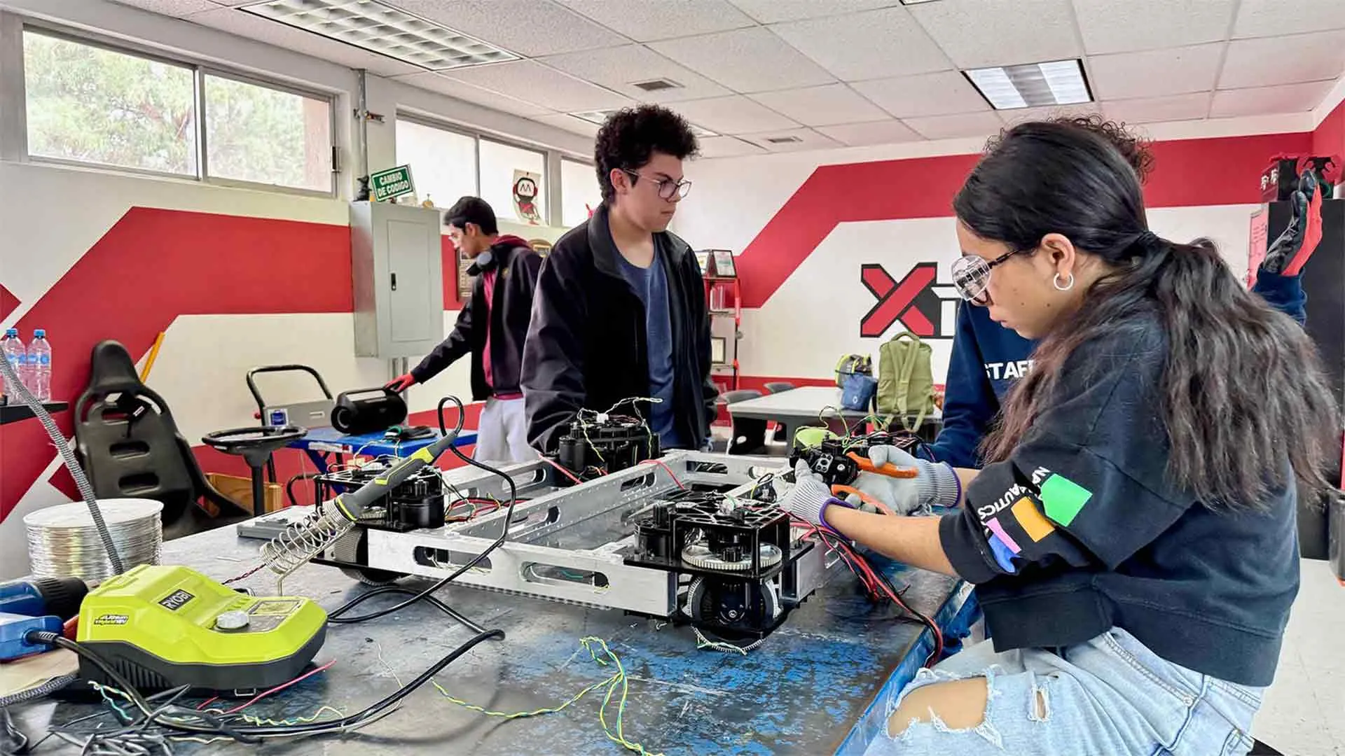 XRAMS enfrenta el reto REEFSCAPE en FIRST Laguna