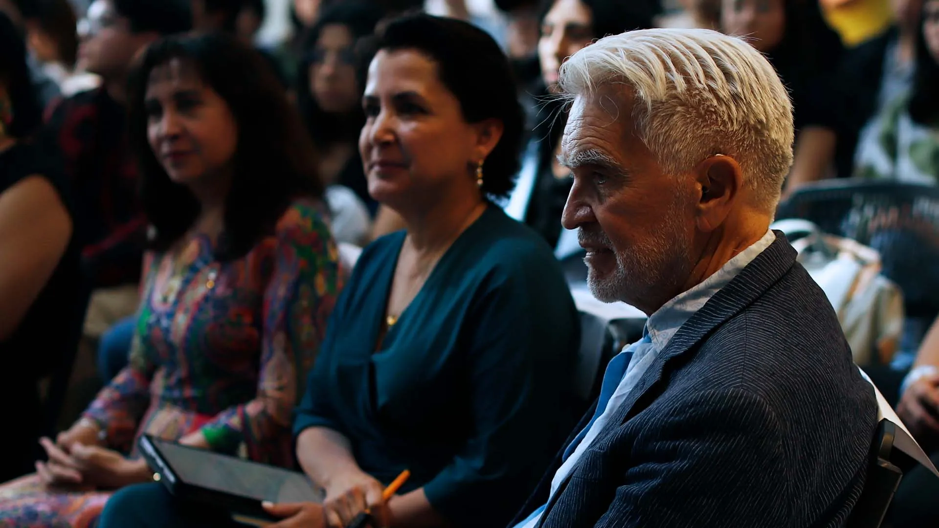Ernesto Canales presentó su libro ¡Hay justicia! y habló de su trayectoria con estudiantes de la Escuela de Ciencias Sociales y Gobierno del Tec CEM.