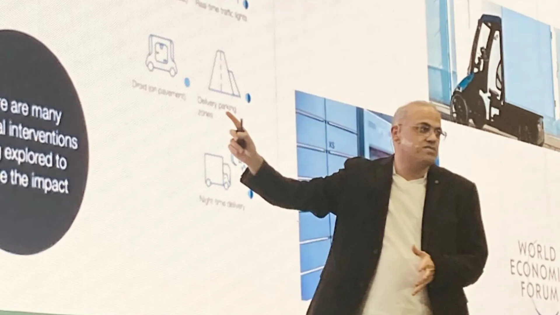 Mostafa Hajiaghaei-Keshteli, profesor investigador del Tec campus Puebla, recibe premio Rómulo Garza 2025