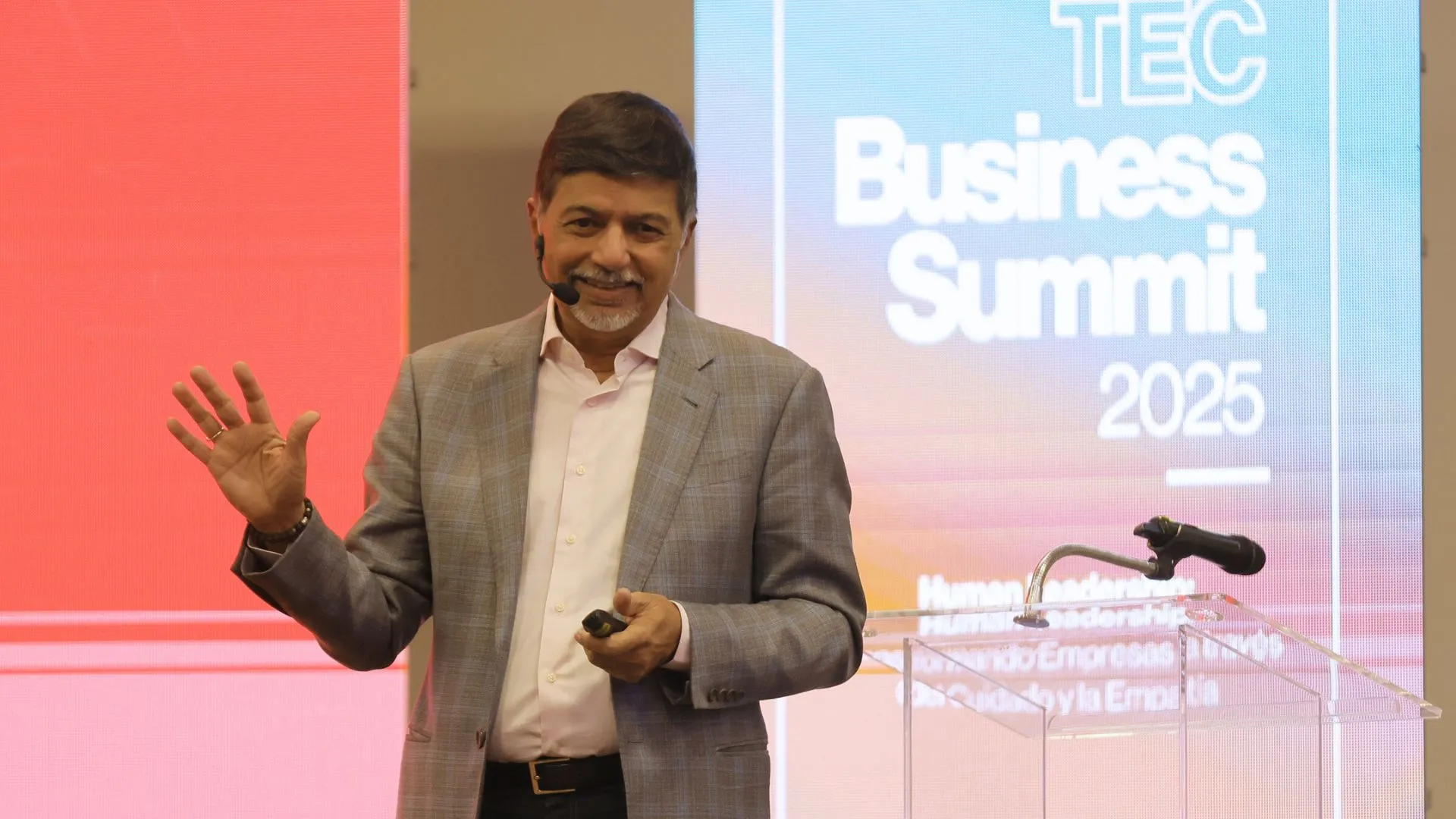 Tec Business Summit 2025 contó con panel magistral de Raj Sisodia
