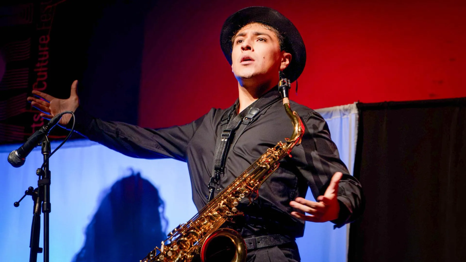 Estudiante del campus Toluca con su saxofón, parte del equipo ganador de Tec Talent 2025