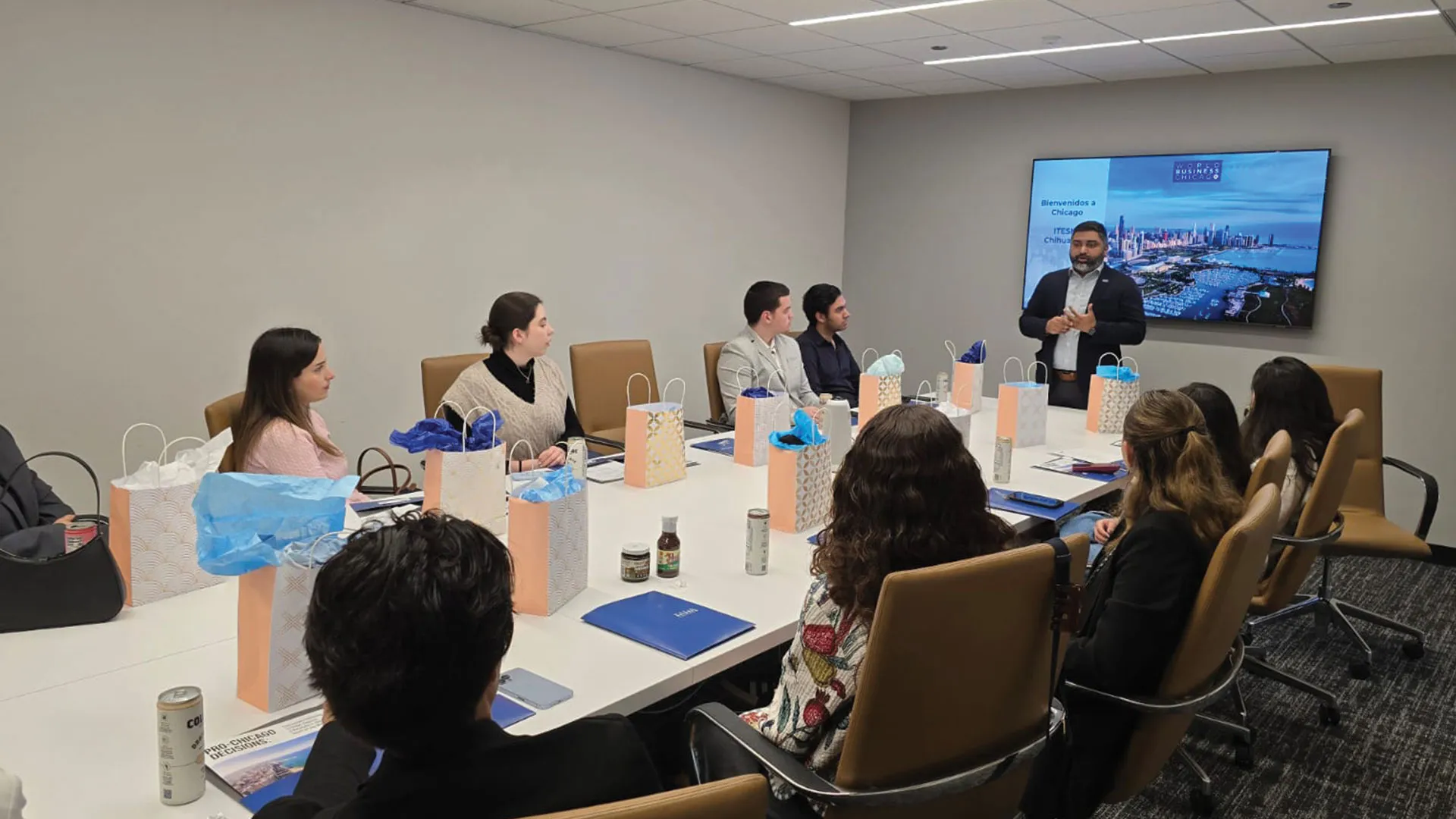 Estudiantes de campus Chihuahua llevan empresas mexicanas a misión comercial en EEUU